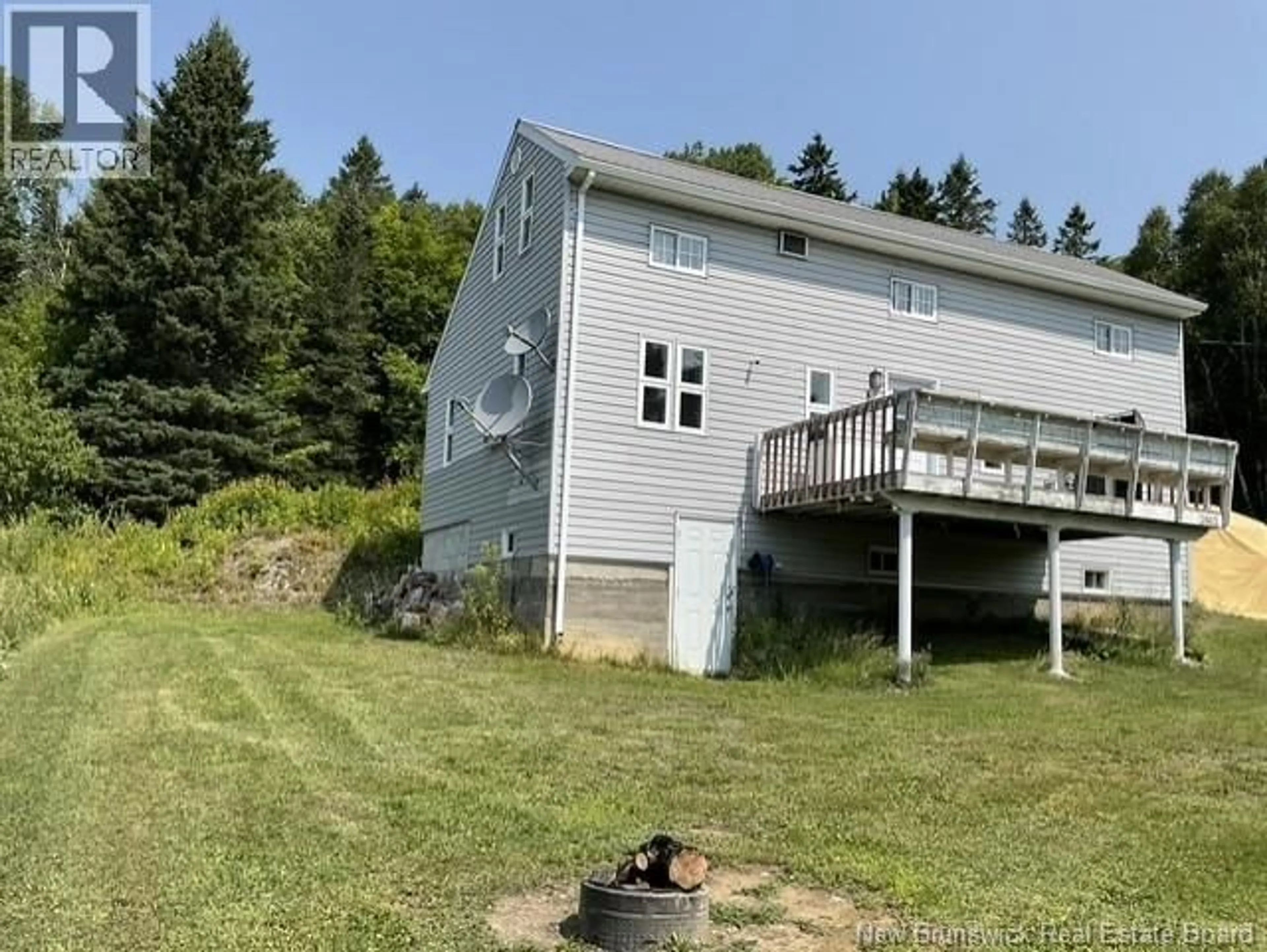 A pic from outside/outdoor area/front of a property/back of a property/a pic from drone, water/lake/river/ocean view for 3863 ROUTE 205, Saint-François-de-Madawaska New Brunswick E7A1S4