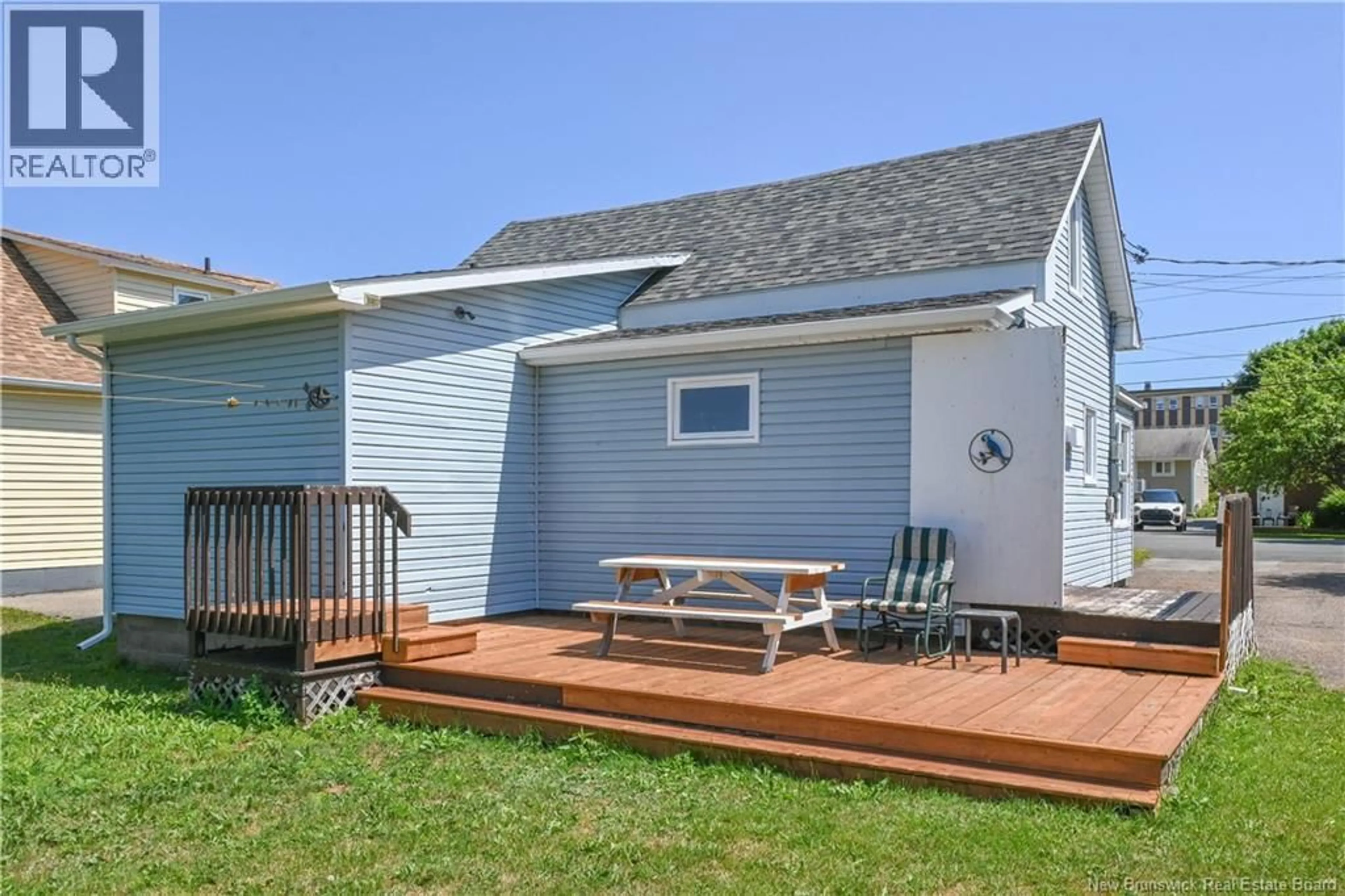 Home with vinyl exterior material, unknown for 119 DEGRÂCE STREET, Shippagan New Brunswick E8S1H2