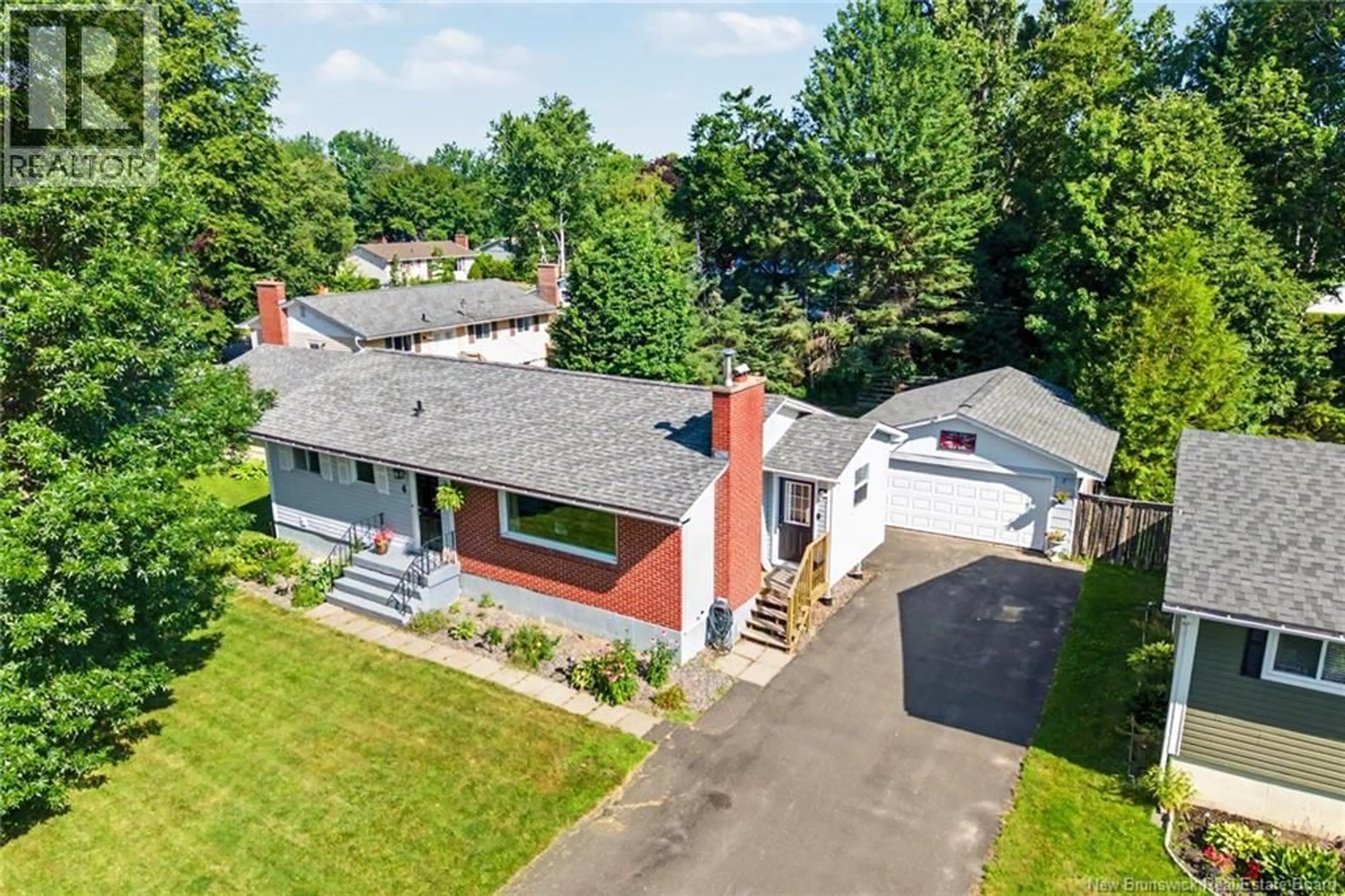 A pic from outside/outdoor area/front of a property/back of a property/a pic from drone, street for 6 ROBINSON DRIVE, Fredericton New Brunswick E3A1L8