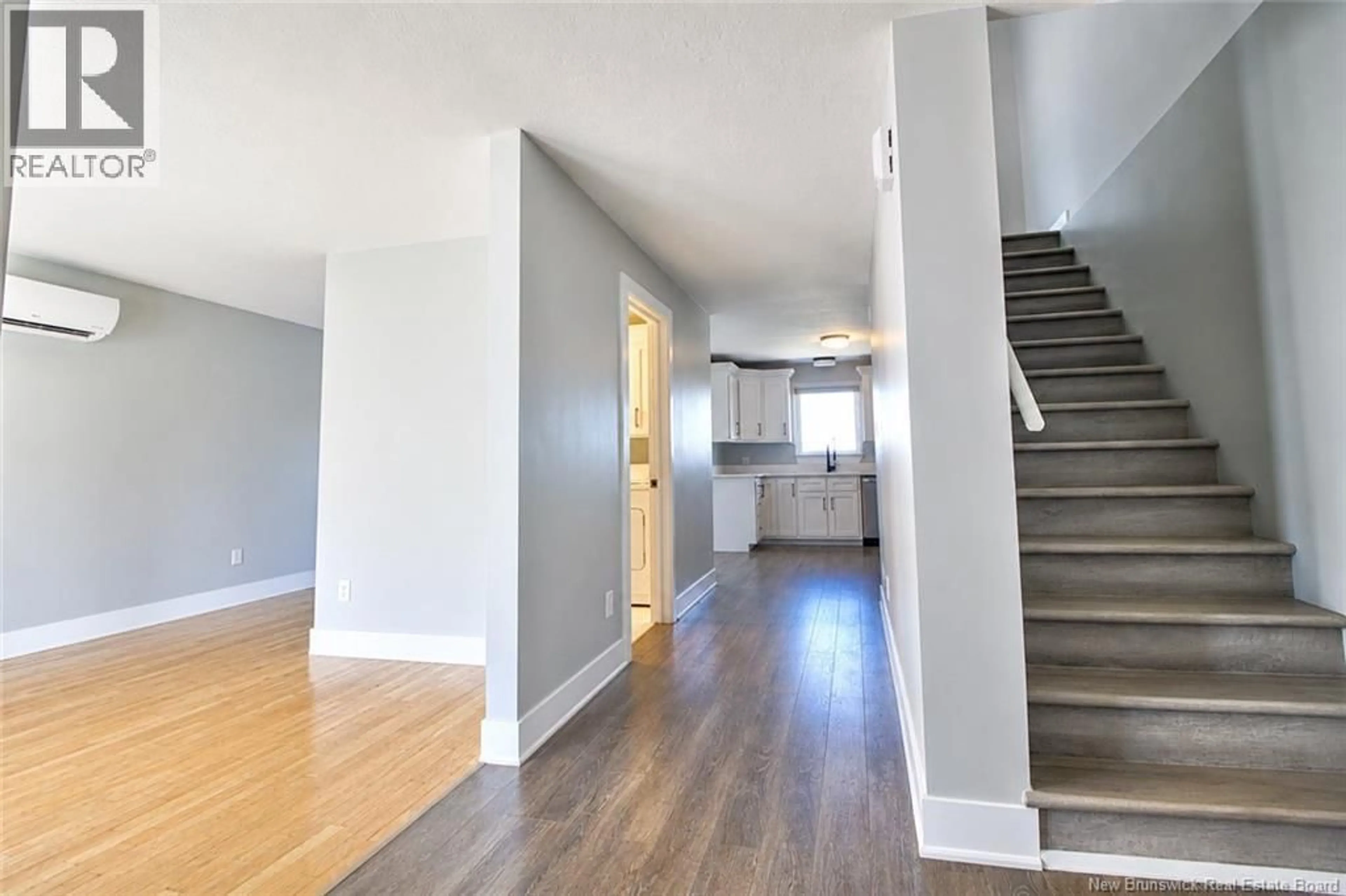 Indoor entryway for 55 BRIARLEA, Moncton New Brunswick E1E3Y8