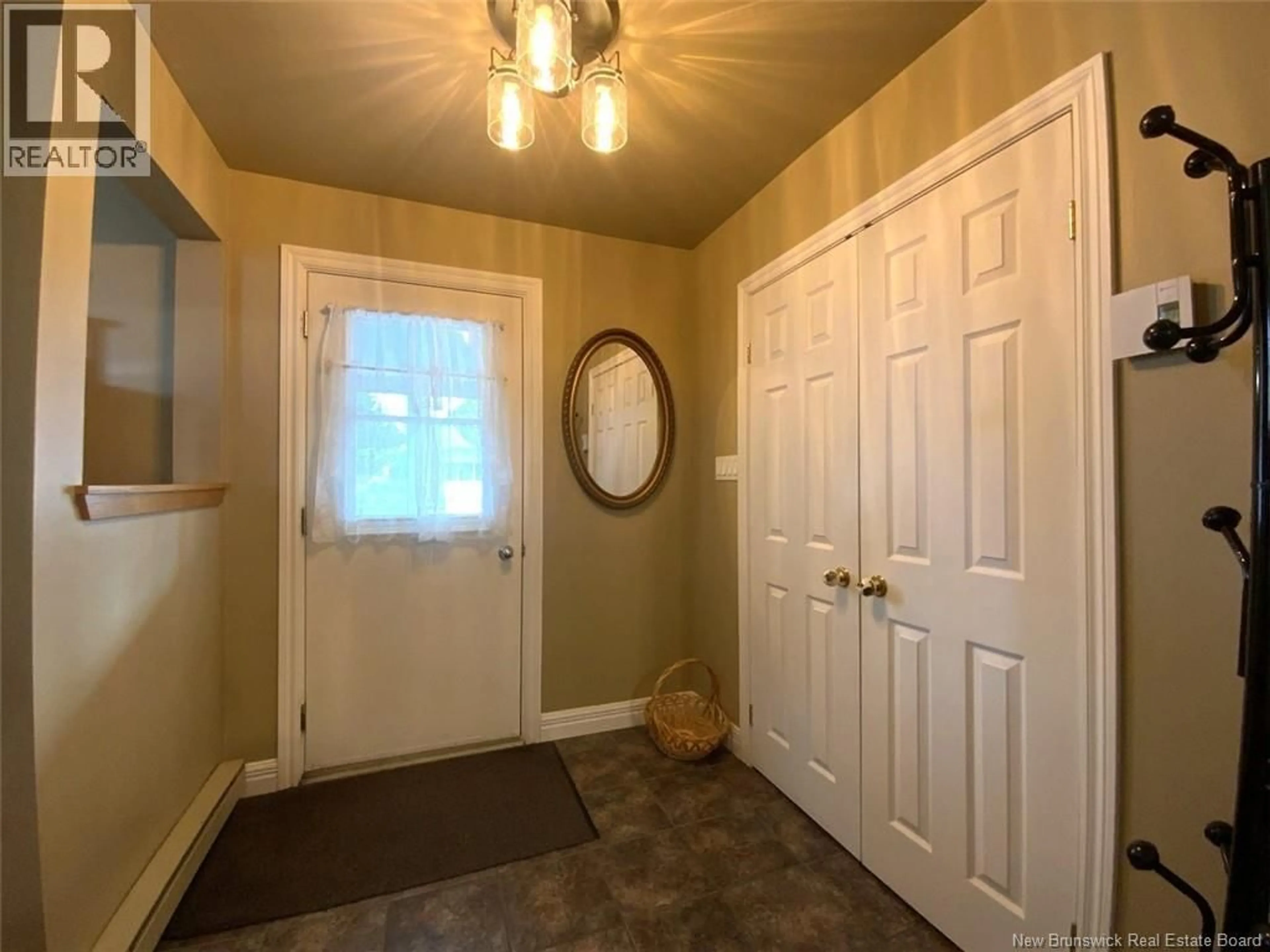 Indoor entryway for 134 PRINCIPALE STREET, Sainte-Anne-De-Madawaska New Brunswick E7E0C4
