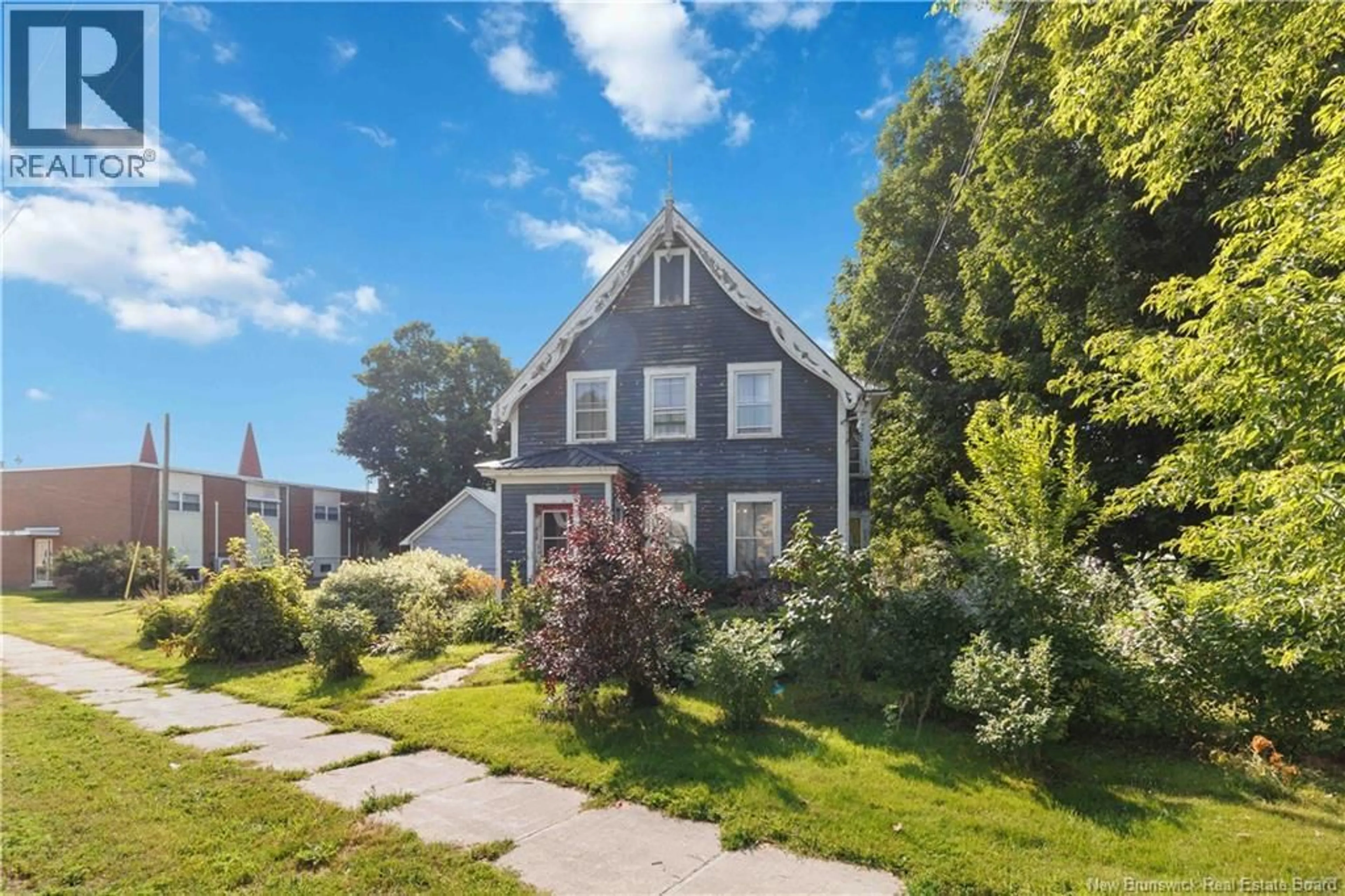 A pic from outside/outdoor area/front of a property/back of a property/a pic from drone, street for 121 ST GERTRUDE STREET, Woodstock New Brunswick E7M2S8