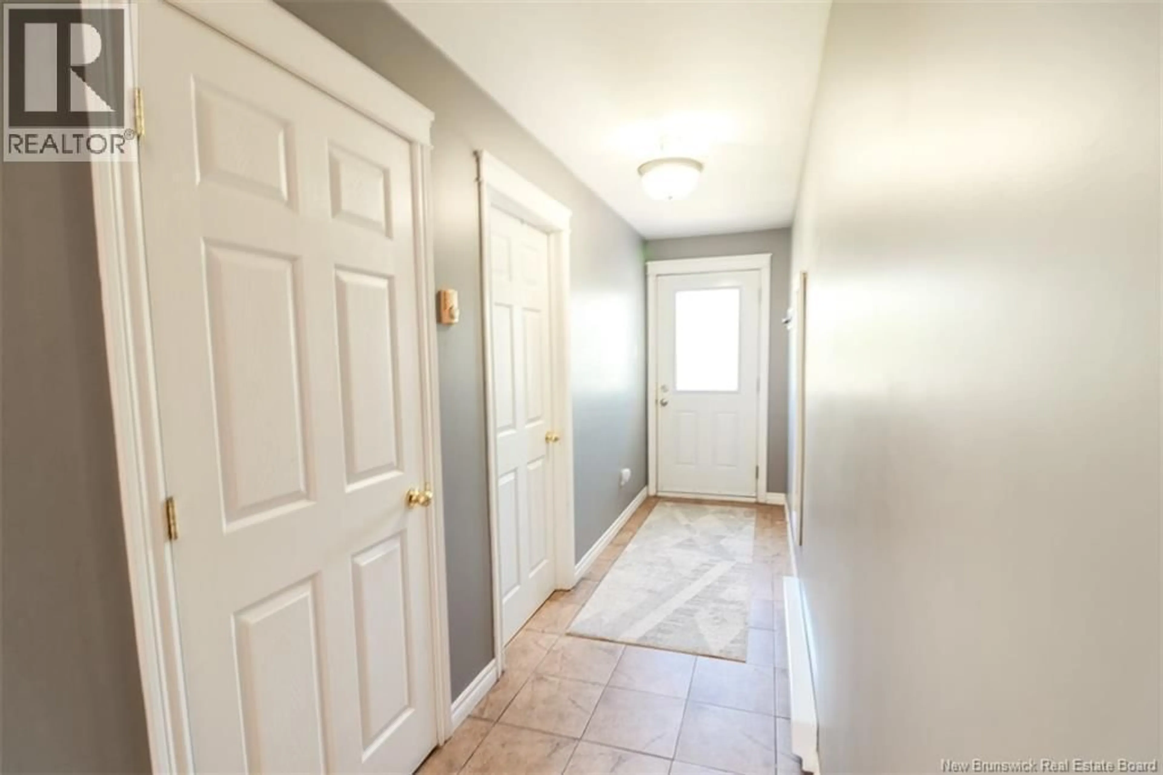 Indoor entryway for 725 WESTMORLAND ROAD, Saint John New Brunswick E2J2H3