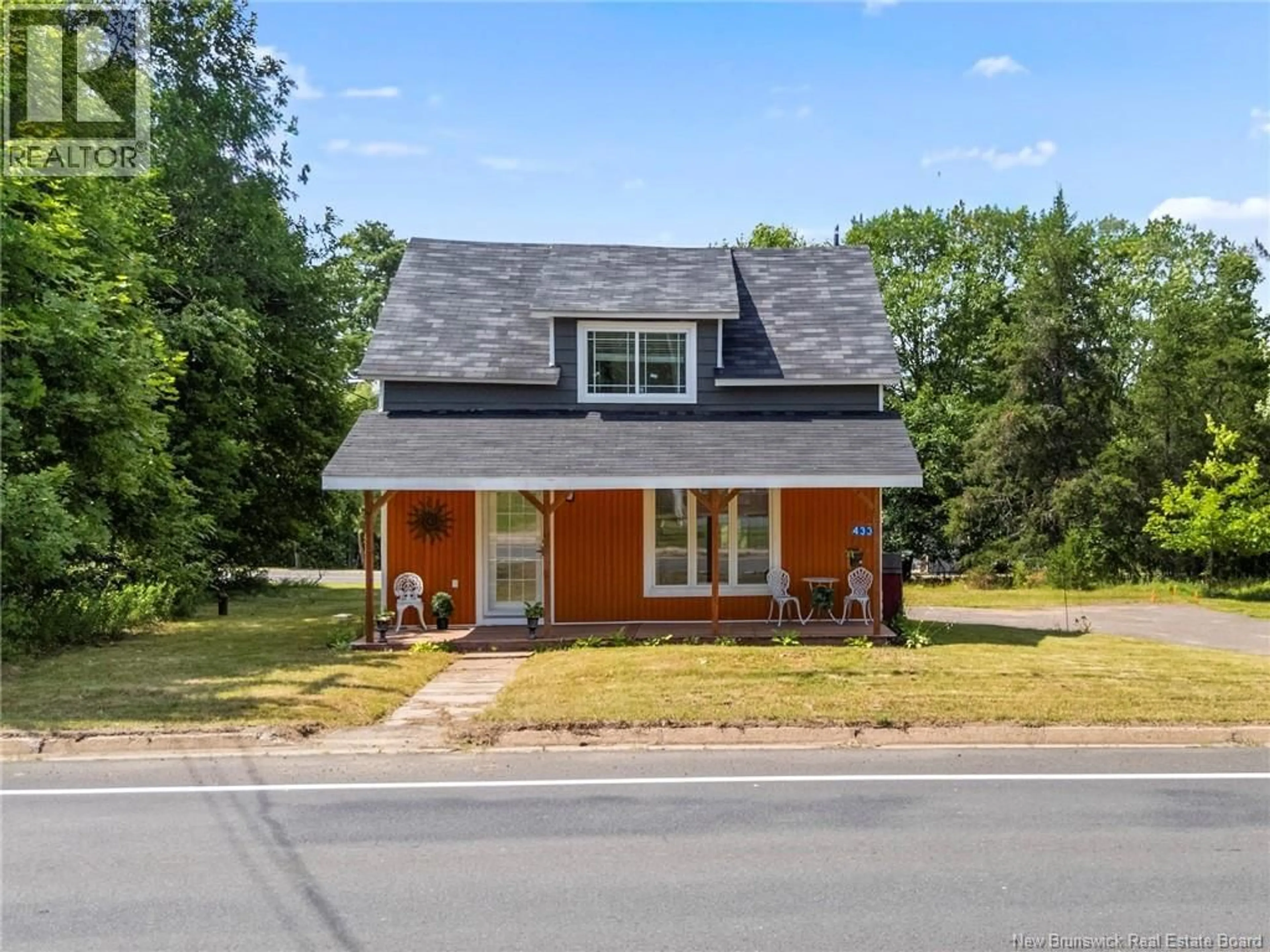 A pic from outside/outdoor area/front of a property/back of a property/a pic from drone, street for 433 PLEASANT DRIVE, Minto New Brunswick E4B2T2