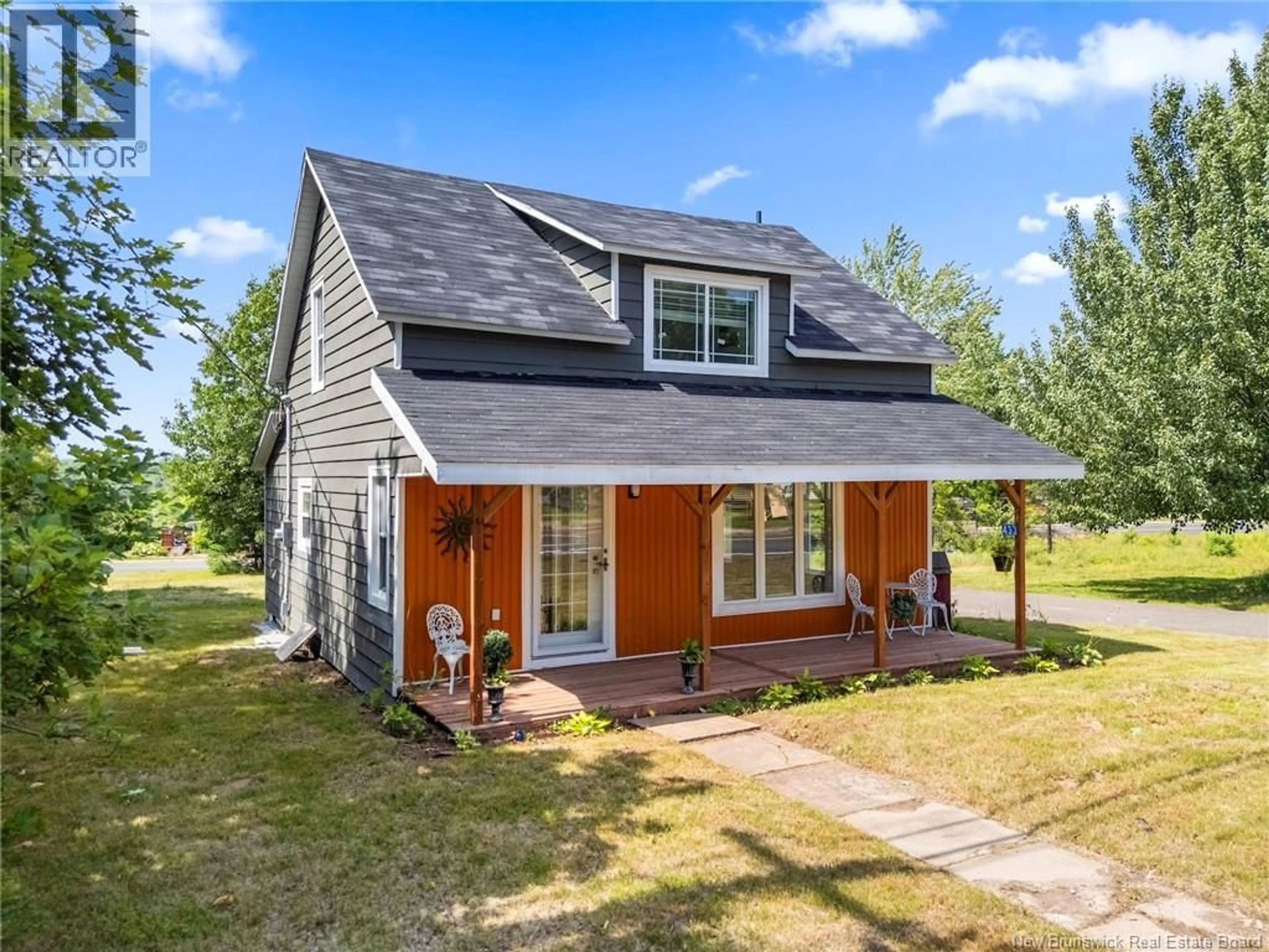 Home with vinyl exterior material, street for 433 PLEASANT DRIVE, Minto New Brunswick E4B2T2