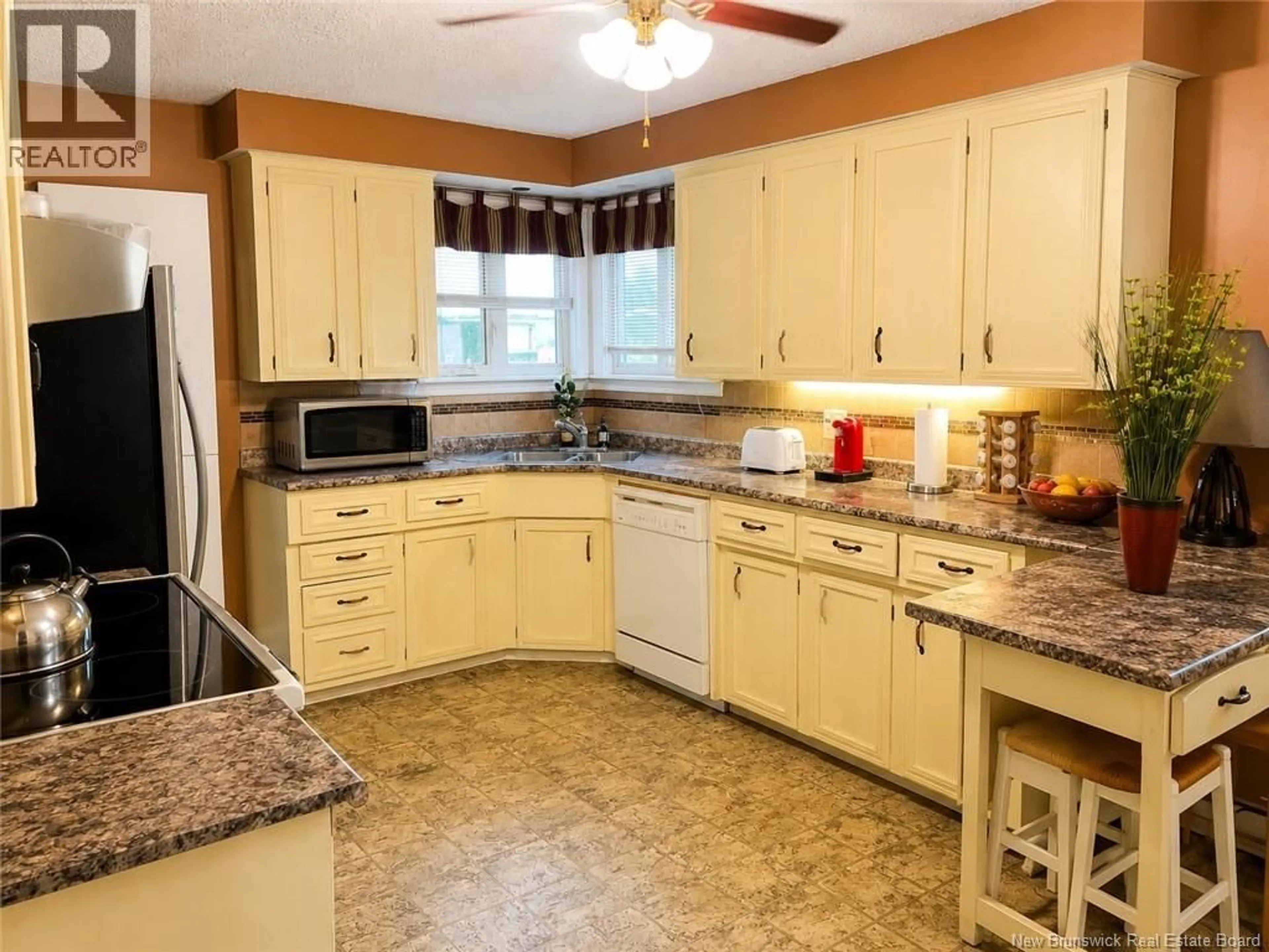 Standard kitchen, ceramic/tile floor for 688 EH DAIGLE BOULEVARD, Grand-Sault/Grand Falls New Brunswick E3Z2S1