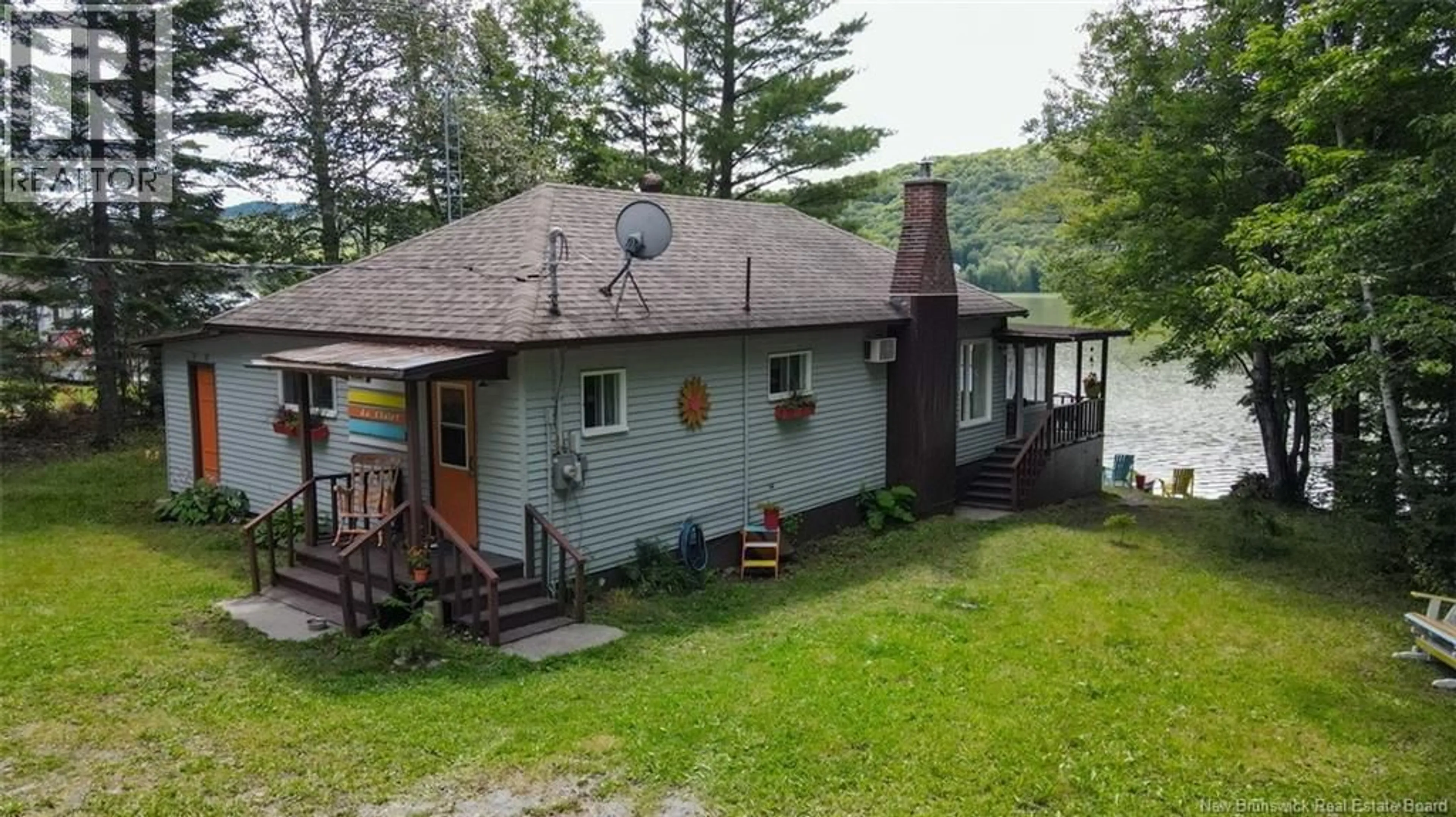 A pic from outside/outdoor area/front of a property/back of a property/a pic from drone, unknown for 992 ROUTE 205, Saint-François-de-Madawaska New Brunswick E7A1H1