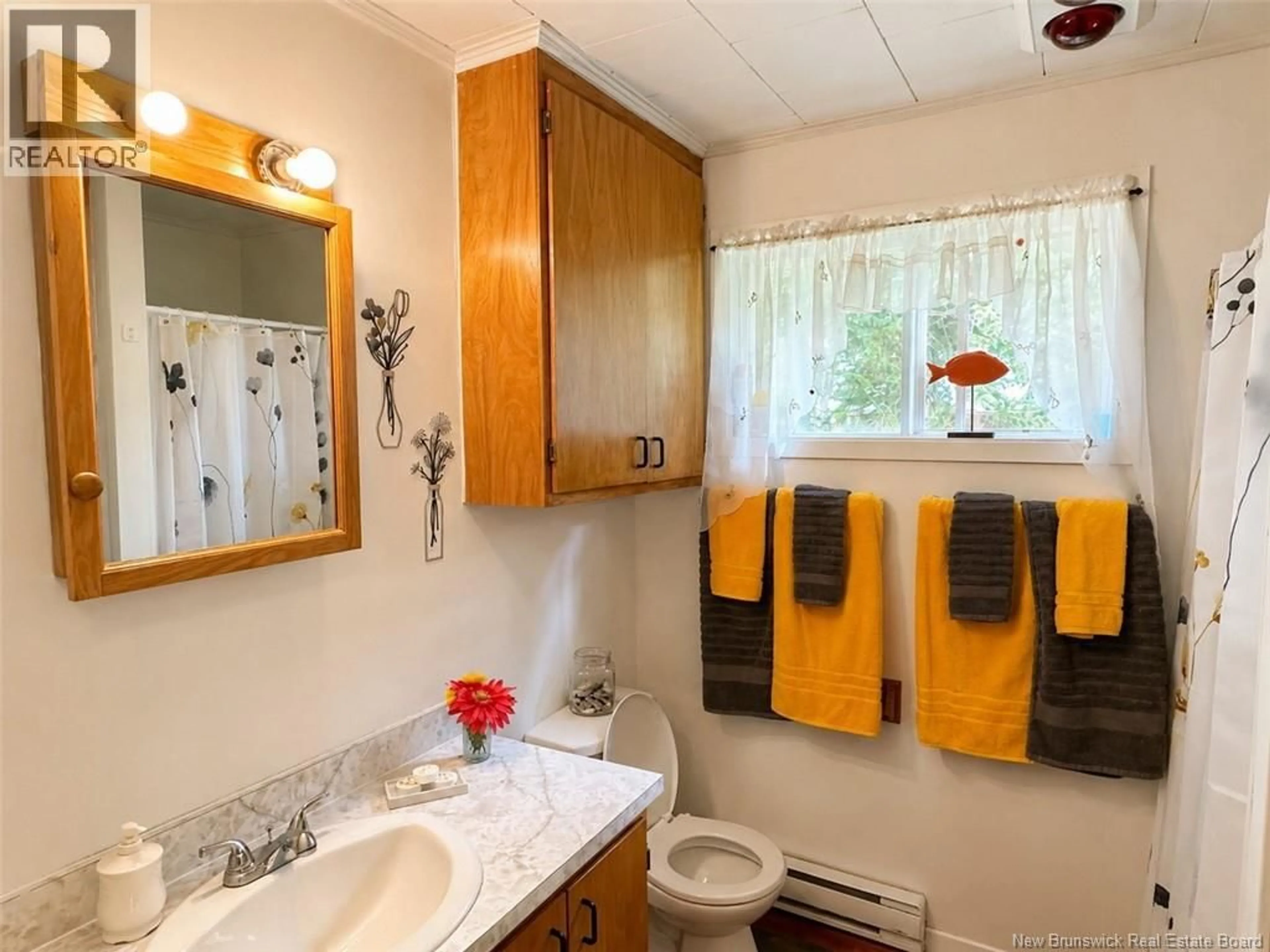 Standard bathroom, ceramic/tile floor for 992 ROUTE 205, Saint-François-de-Madawaska New Brunswick E7A1H1