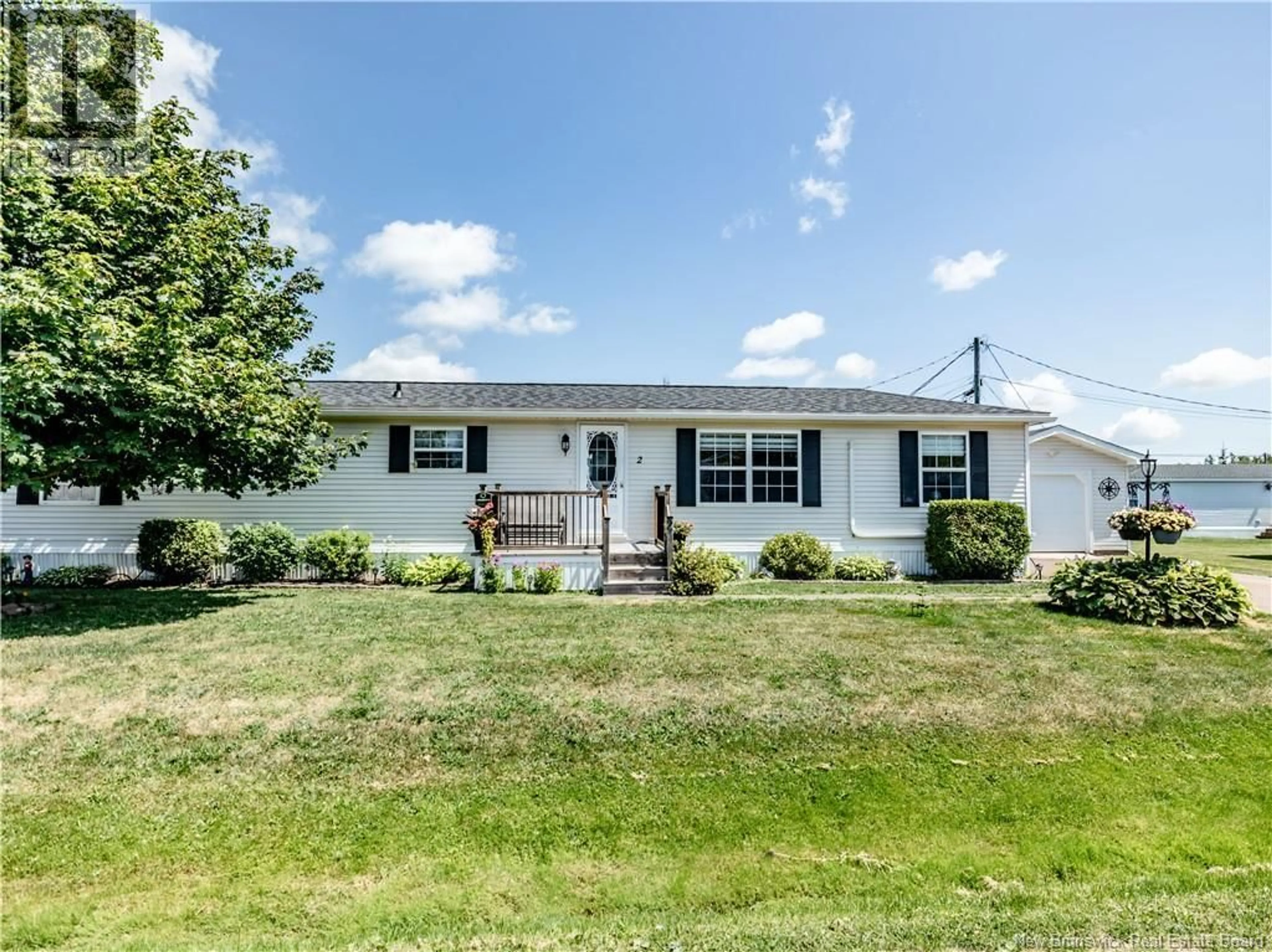 Home with vinyl exterior material, unknown for 2 CORINO, Moncton New Brunswick E1H2V6