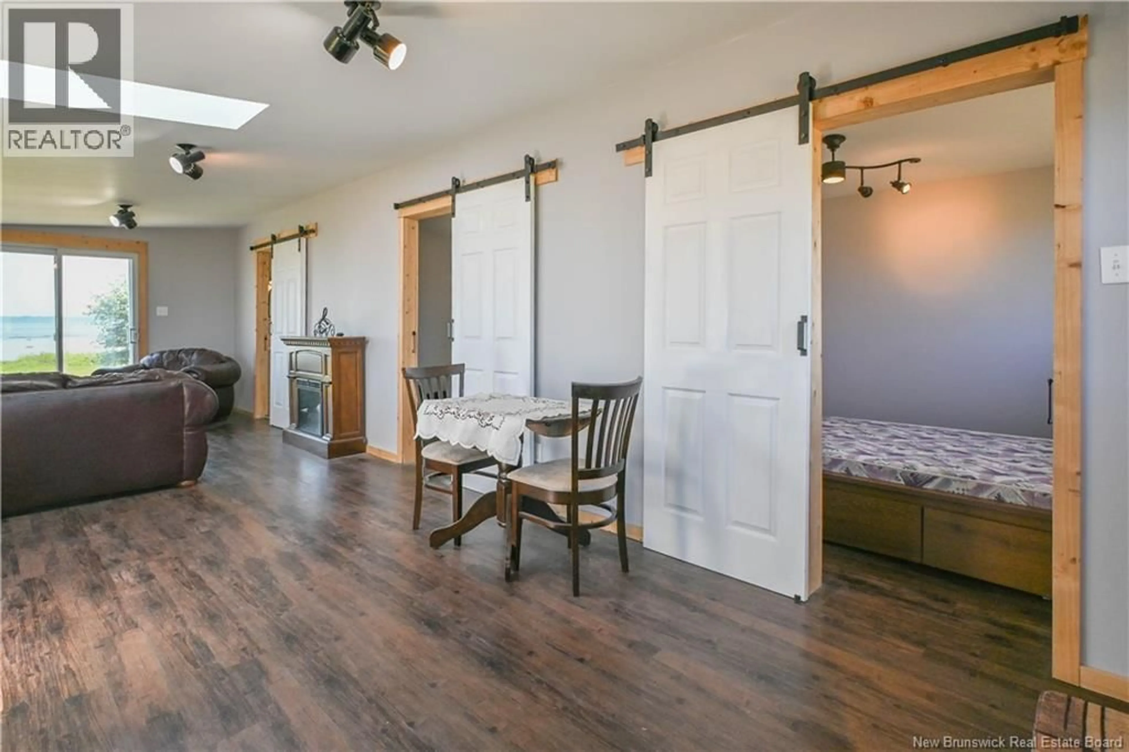 Indoor entryway for 1990 CHATILLON STREET, Maisonnette New Brunswick E8N2A2