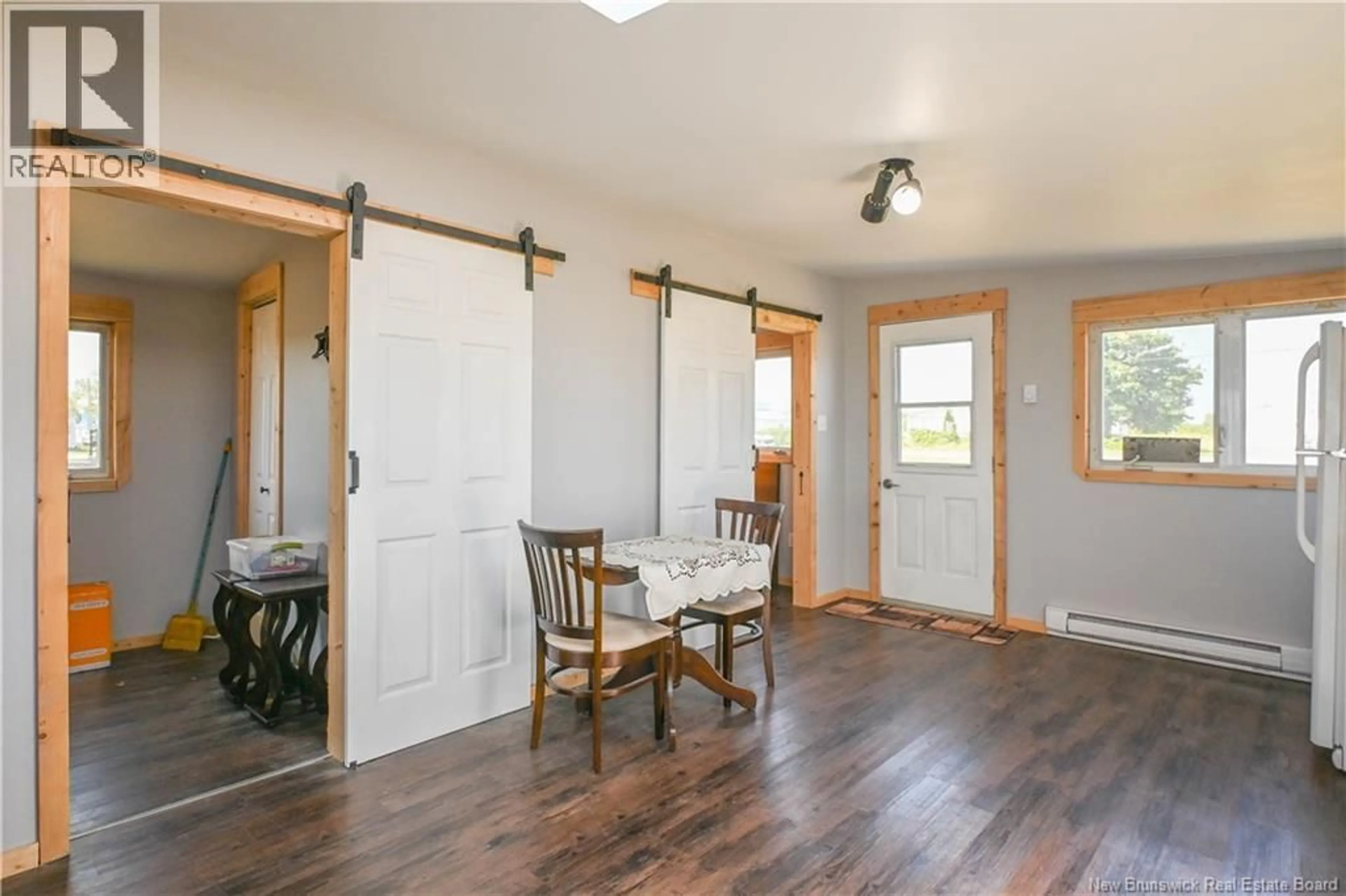 Indoor entryway for 1990 CHATILLON STREET, Maisonnette New Brunswick E8N2A2