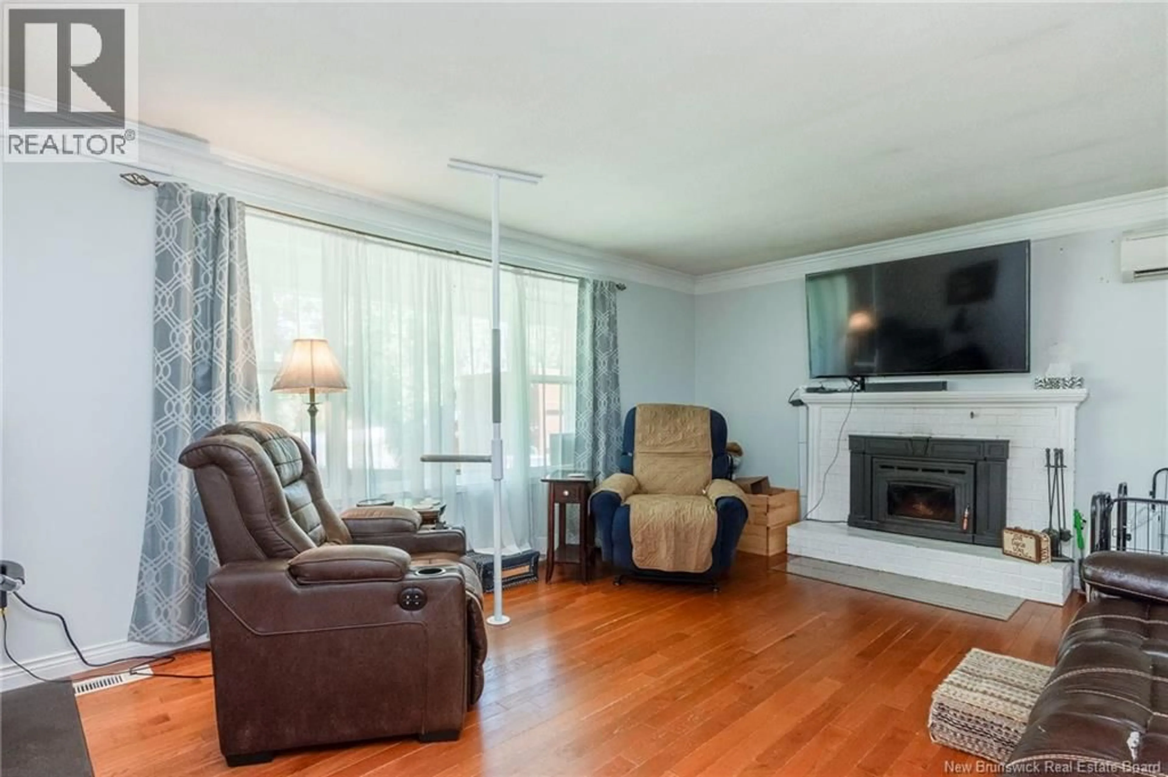 Living room with furniture, wood/laminate floor for 4 DOFRED ROAD, Rothesay New Brunswick E2S1A6
