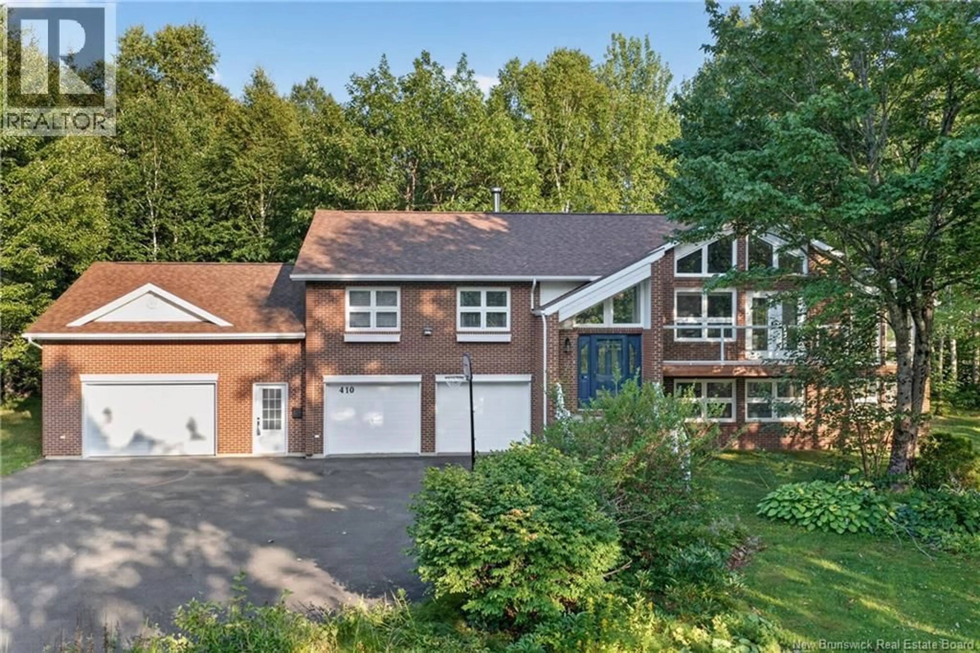 A pic from outside/outdoor area/front of a property/back of a property/a pic from drone, street for 410 DENSMORE STREET, Bathurst New Brunswick E2A4X8