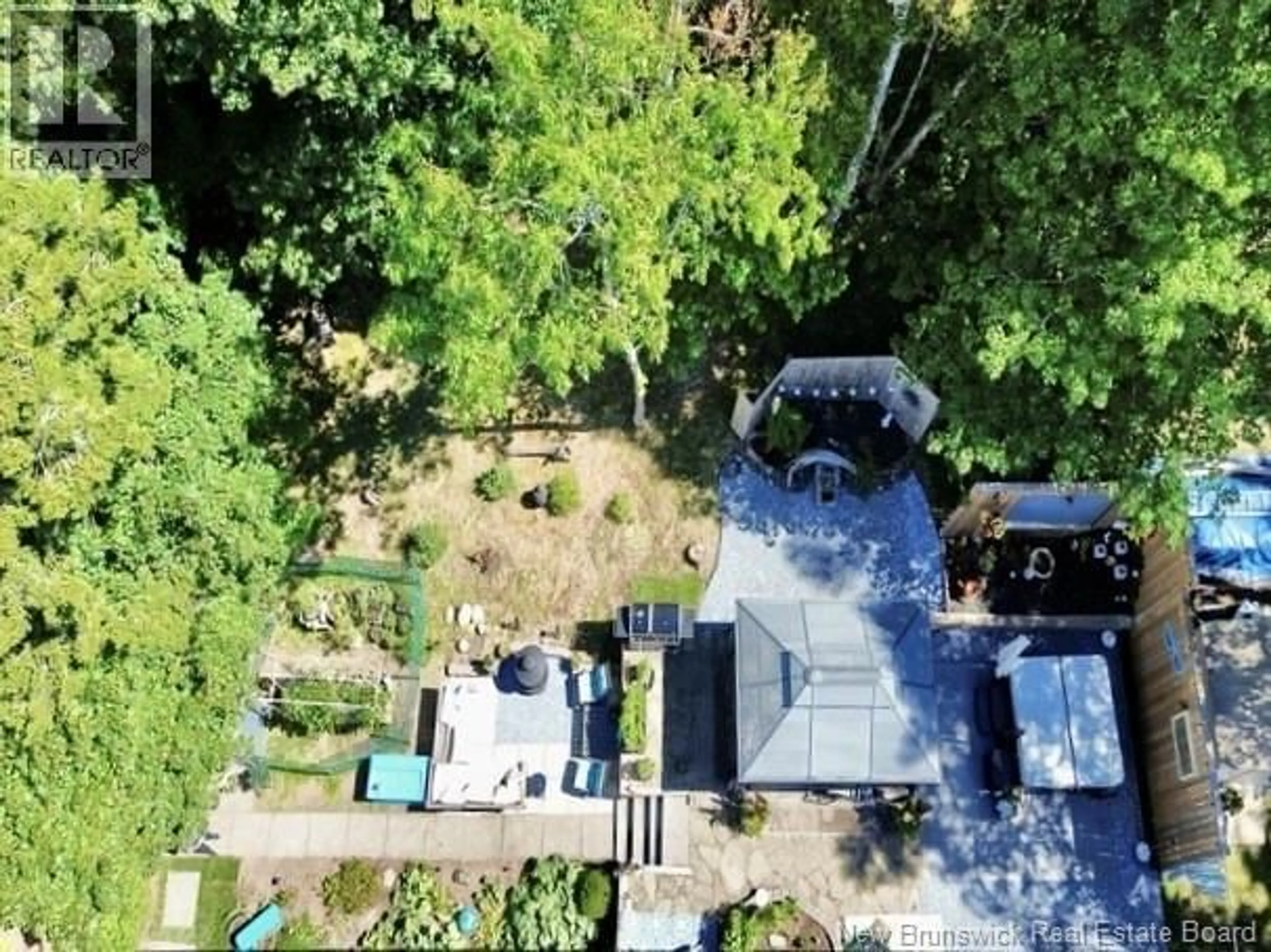 A pic from outside/outdoor area/front of a property/back of a property/a pic from drone, forest/trees view for 829 EDGEHILL ROW, Saint John New Brunswick E2M4G6