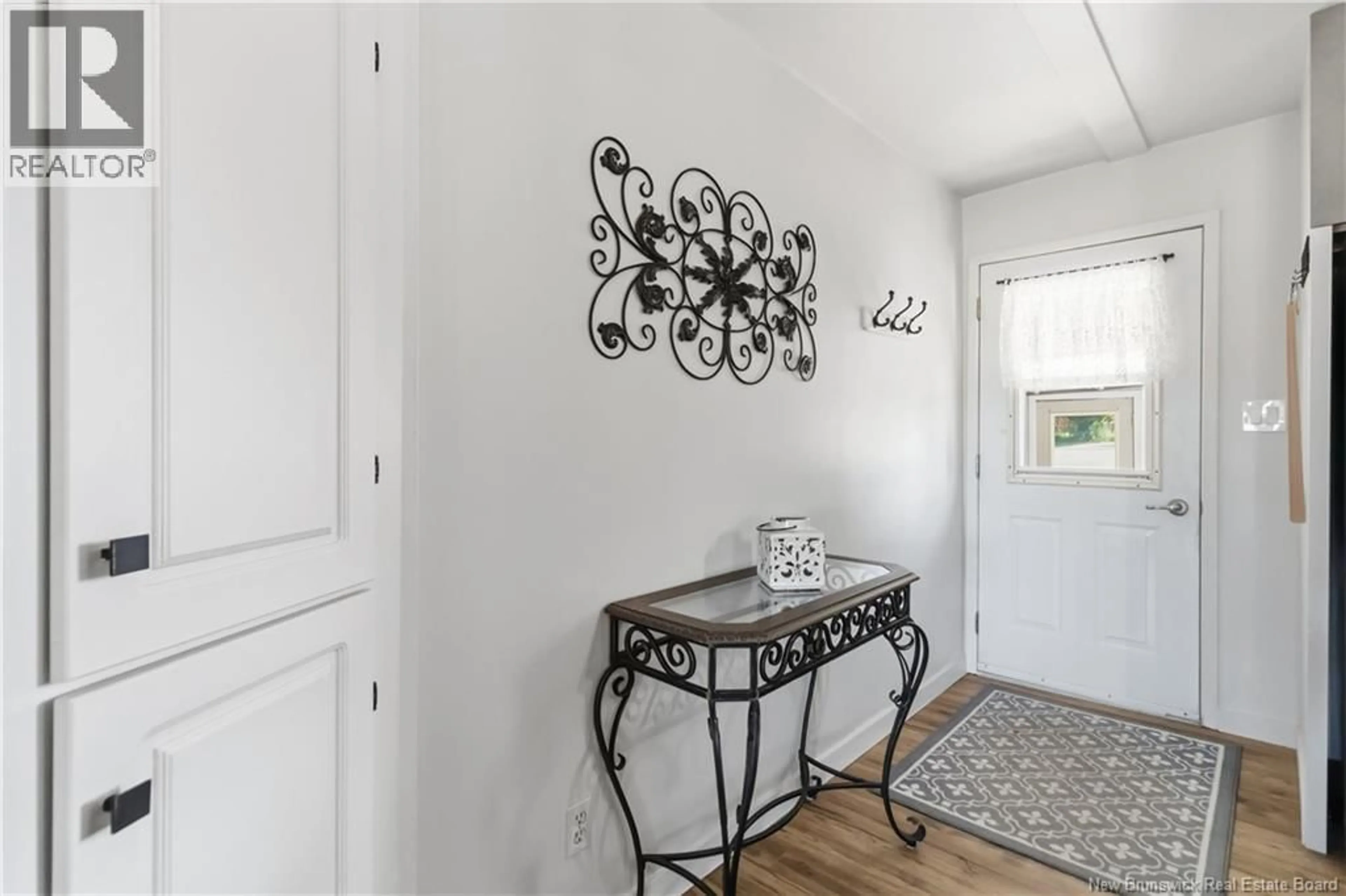 Indoor entryway for 663 PRINCIPALE STREET, Memramcook New Brunswick E4K2R8