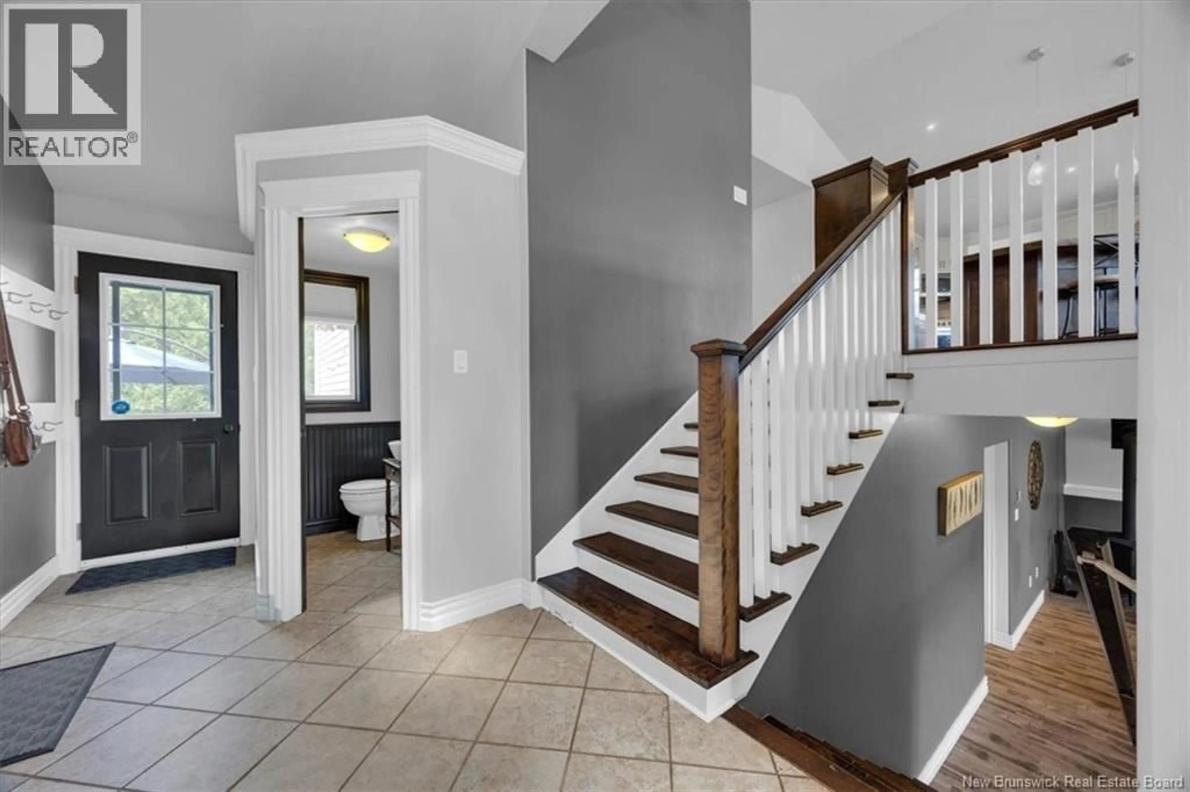 Indoor entryway for 6 MILLHAVEN DRIVE, Quispamsis New Brunswick E2G0A2
