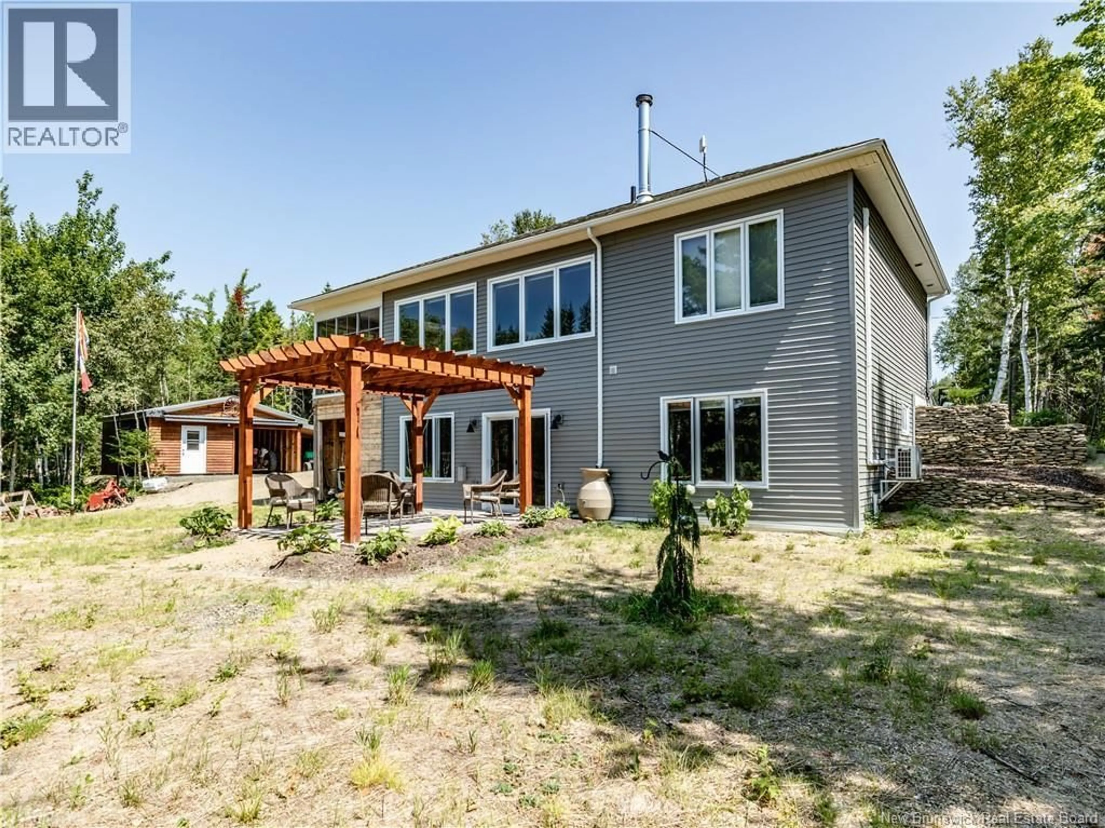 A pic from outside/outdoor area/front of a property/back of a property/a pic from drone, unknown for 32 ALLEE LION, Richibucto-Village New Brunswick E4W0B1