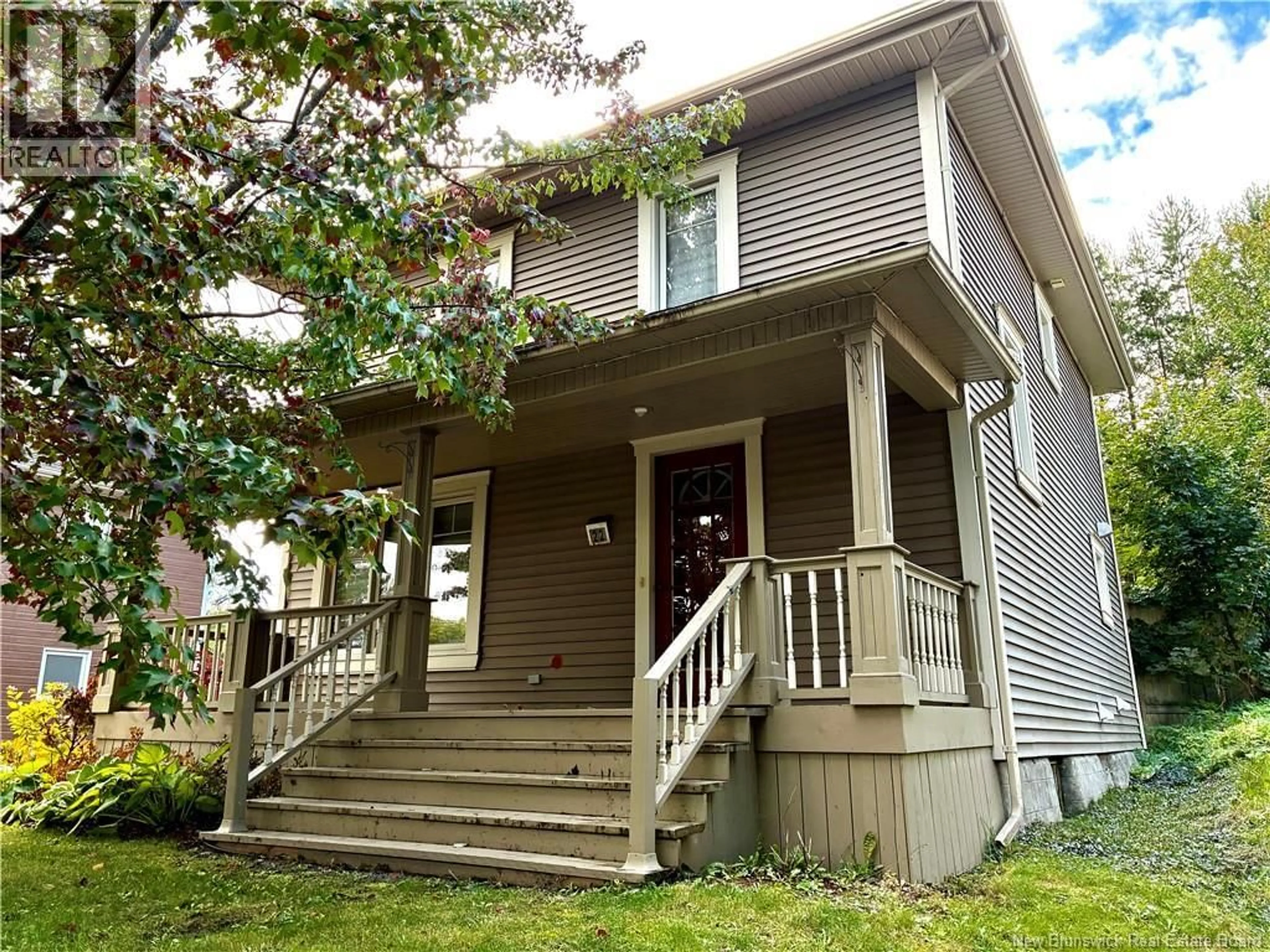 Home with vinyl exterior material, street for 22 21E AVENUE, Edmundston New Brunswick E3V2B9