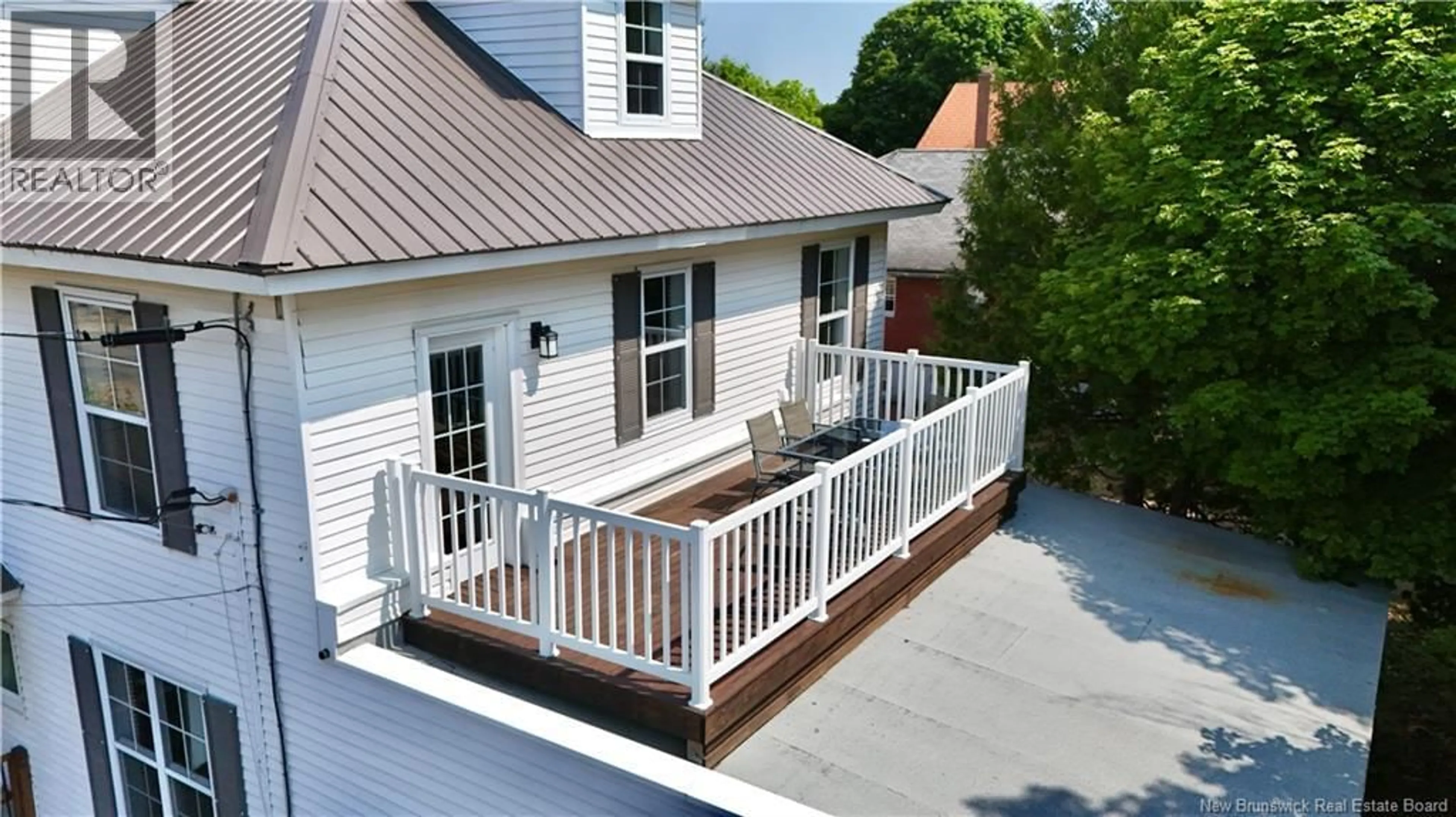 Home with vinyl exterior material, street for 515 MURRAY, Bathurst New Brunswick E2A1E3