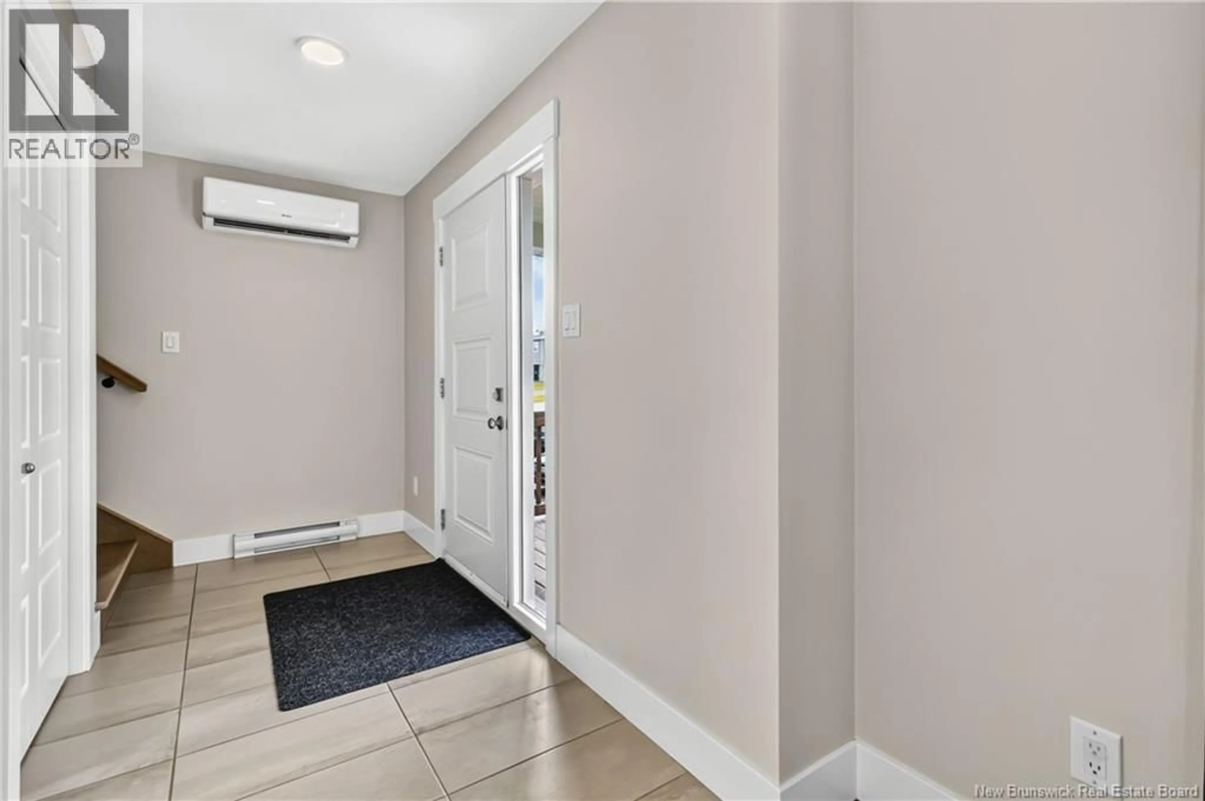 Indoor entryway for 134 MELANIE, Dieppe New Brunswick E1A6N4
