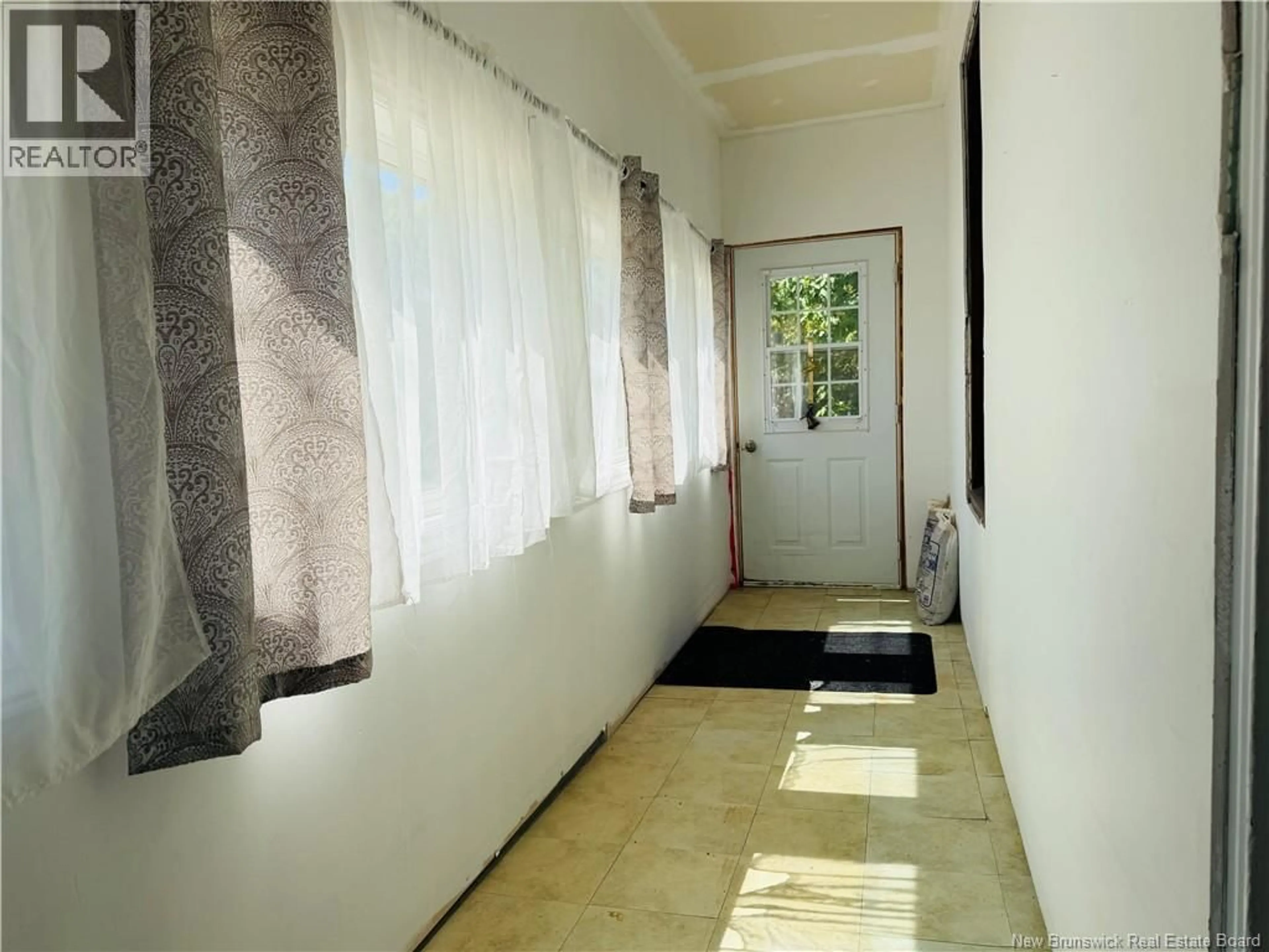 Indoor foyer for 249 WELLINGTON STREET, Miramichi New Brunswick E1N1N2