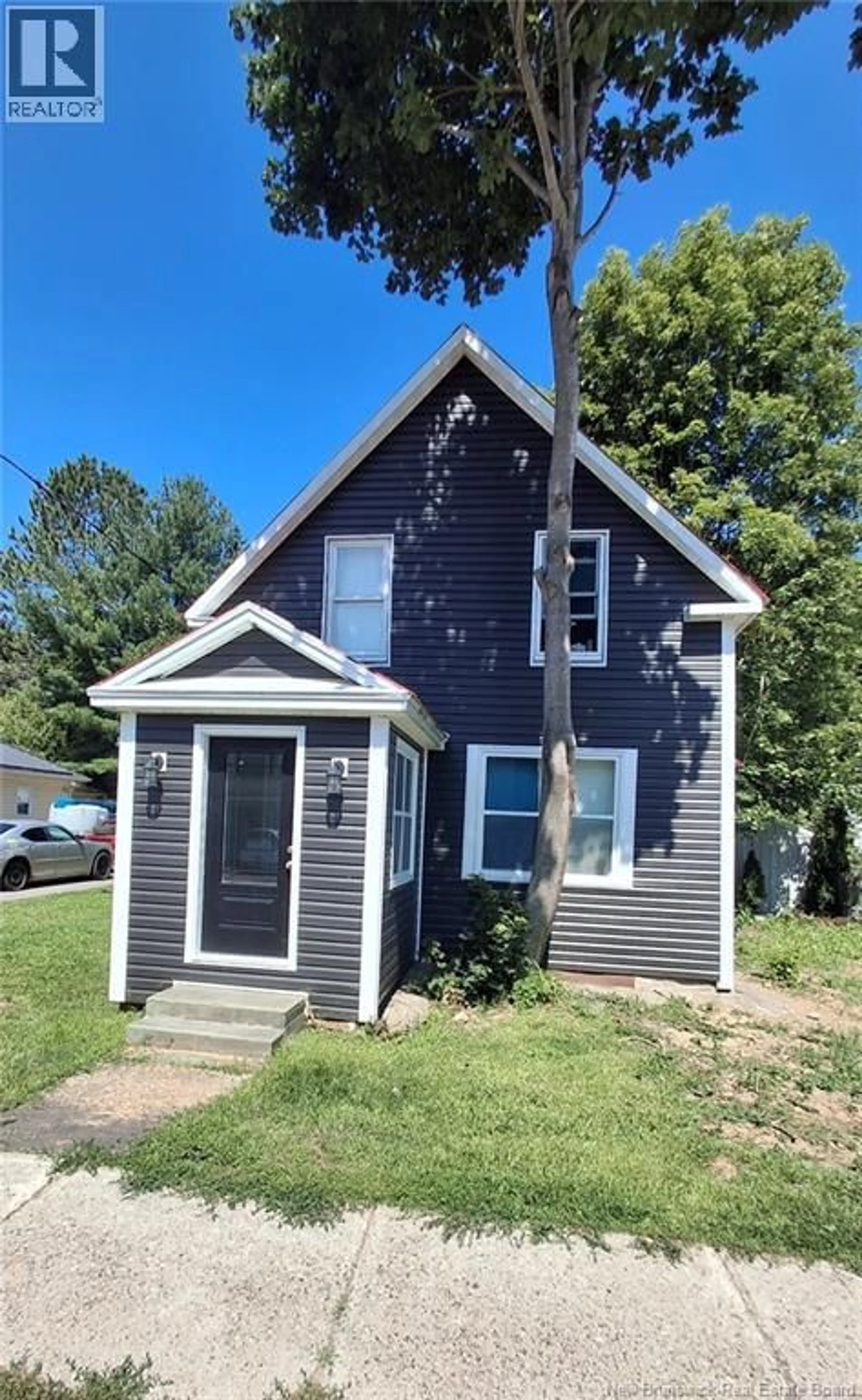 Home with vinyl exterior material, street for 148 UNION STREET, Woodstock New Brunswick E7M2C1