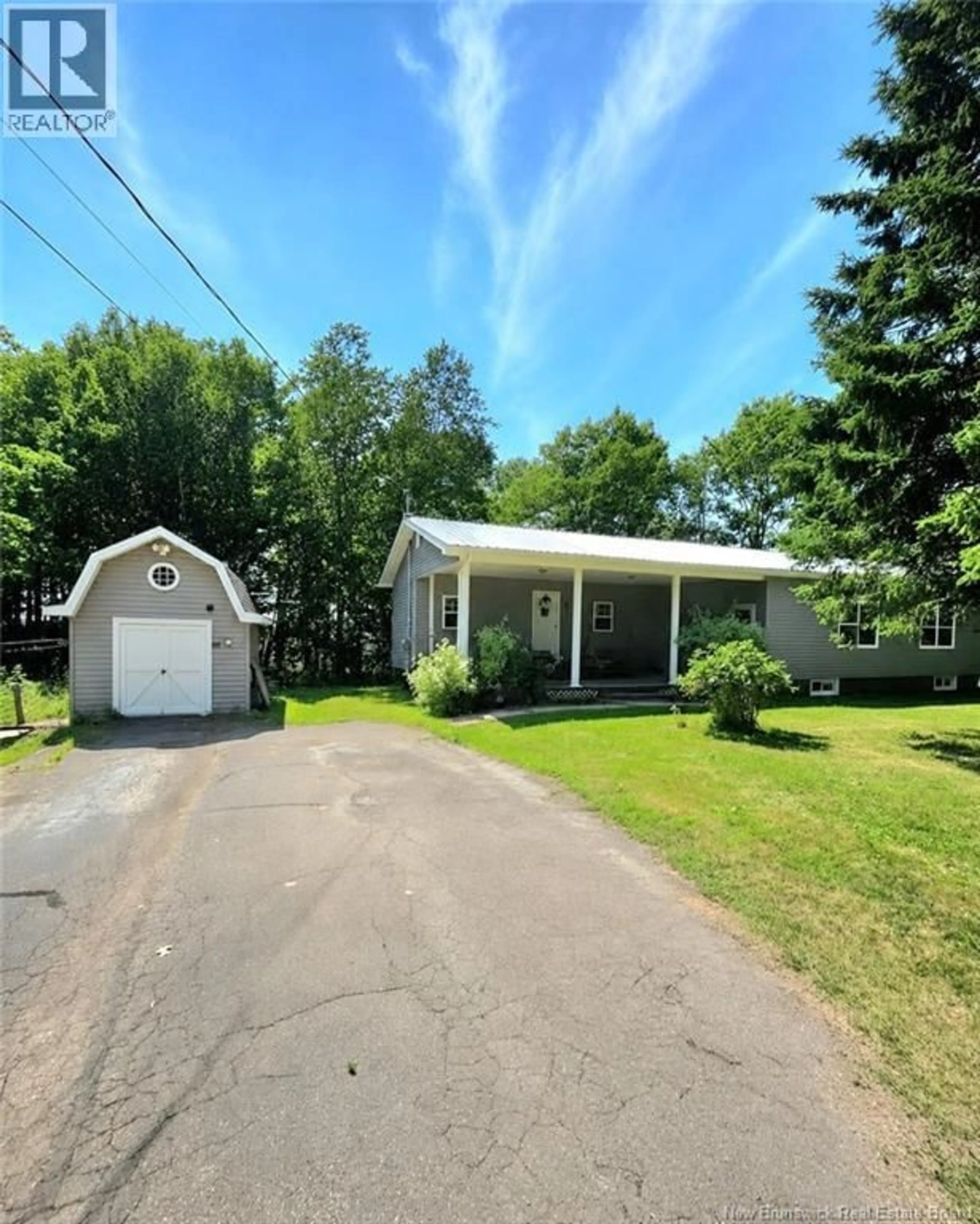 A pic from outside/outdoor area/front of a property/back of a property/a pic from drone, street for 684 PRINCIPALE STREET, Memramcook New Brunswick E4K2V2