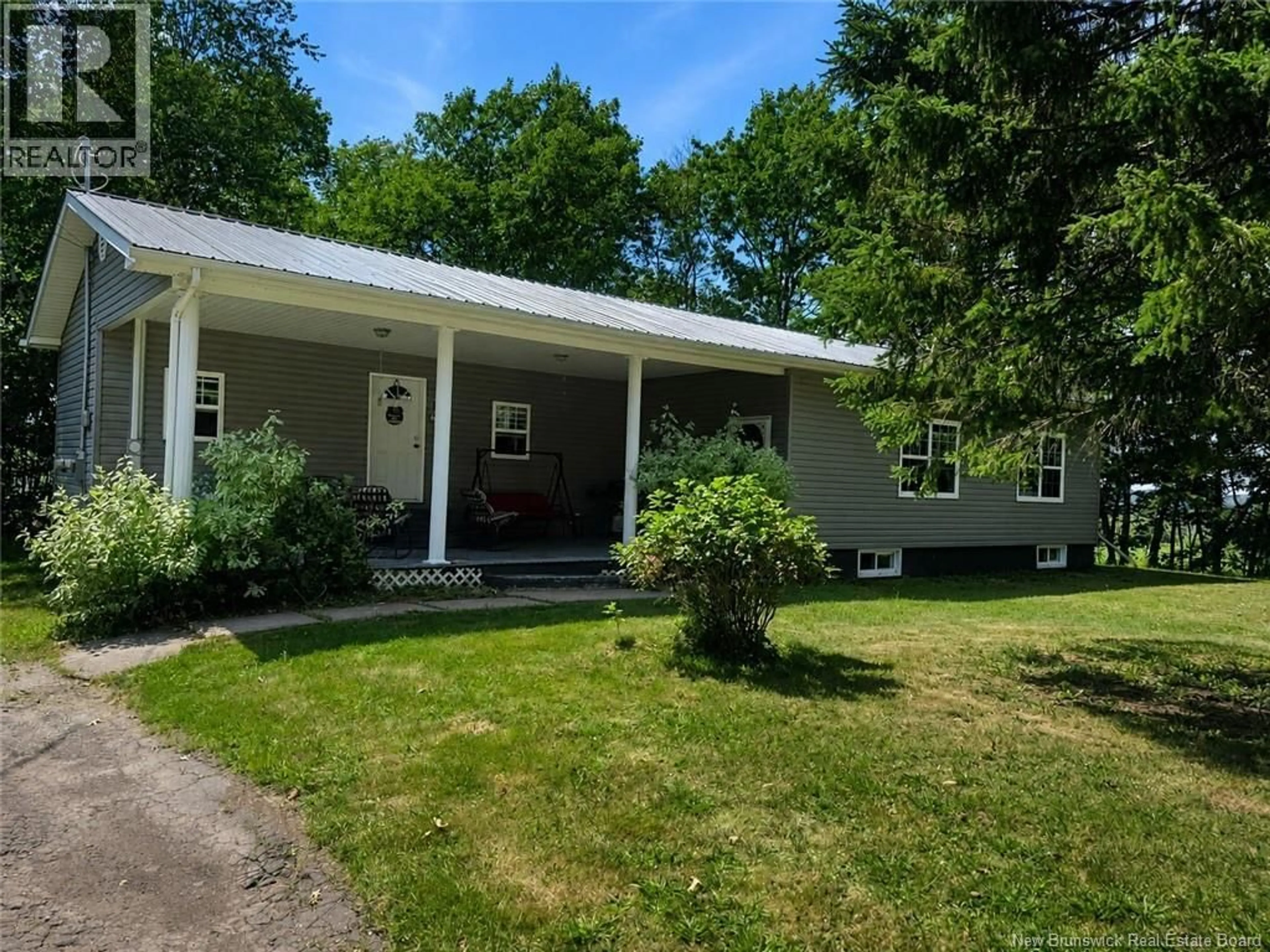 Home with vinyl exterior material, street for 684 PRINCIPALE STREET, Memramcook New Brunswick E4K2V2