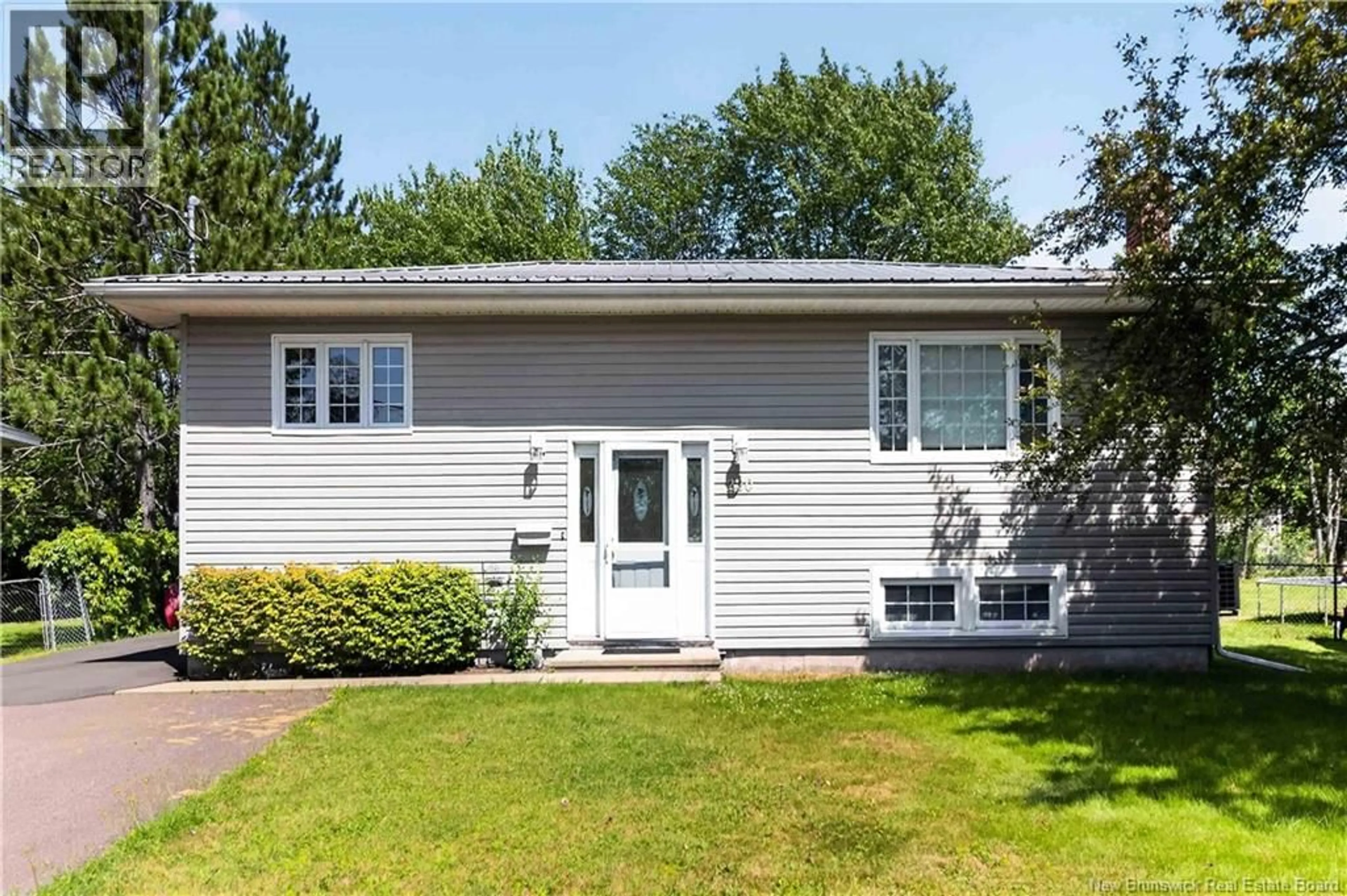Home with vinyl exterior material, street for 2906 OGDEN DRIVE, Riverview New Brunswick E1B2S4