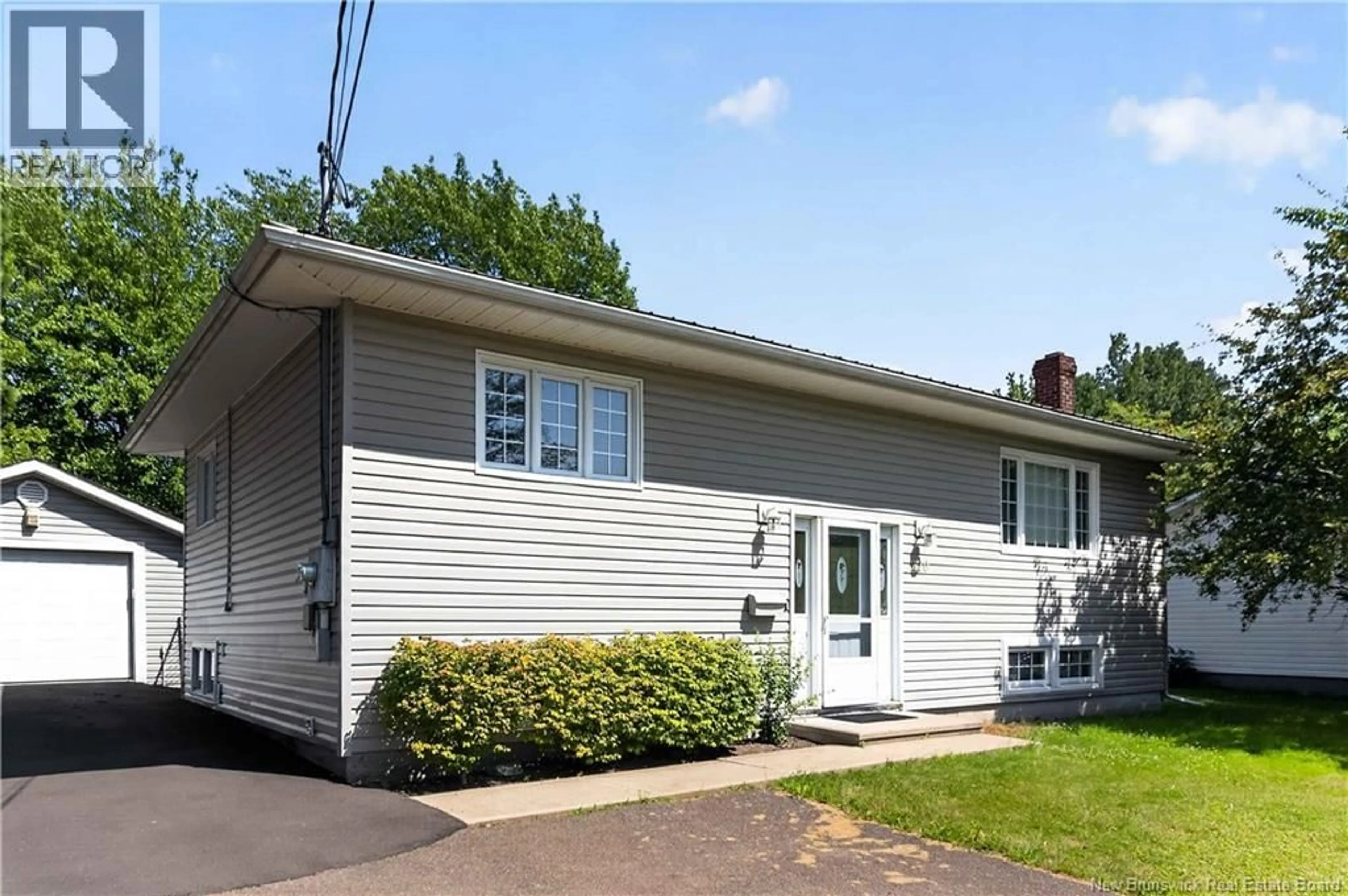 Home with vinyl exterior material, street for 2906 OGDEN DRIVE, Riverview New Brunswick E1B2S4
