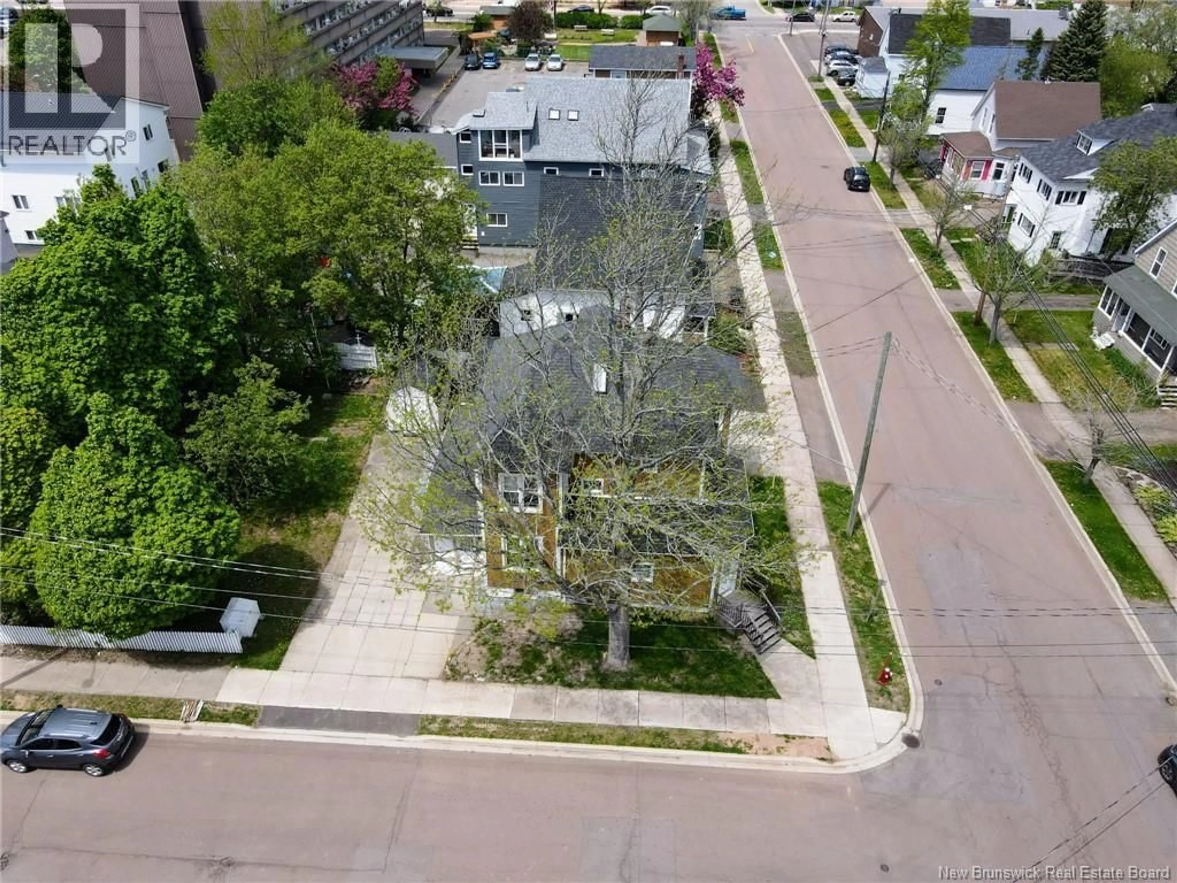 A pic from outside/outdoor area/front of a property/back of a property/a pic from drone, street for 110 CORNHILL, Moncton New Brunswick E1C6L1
