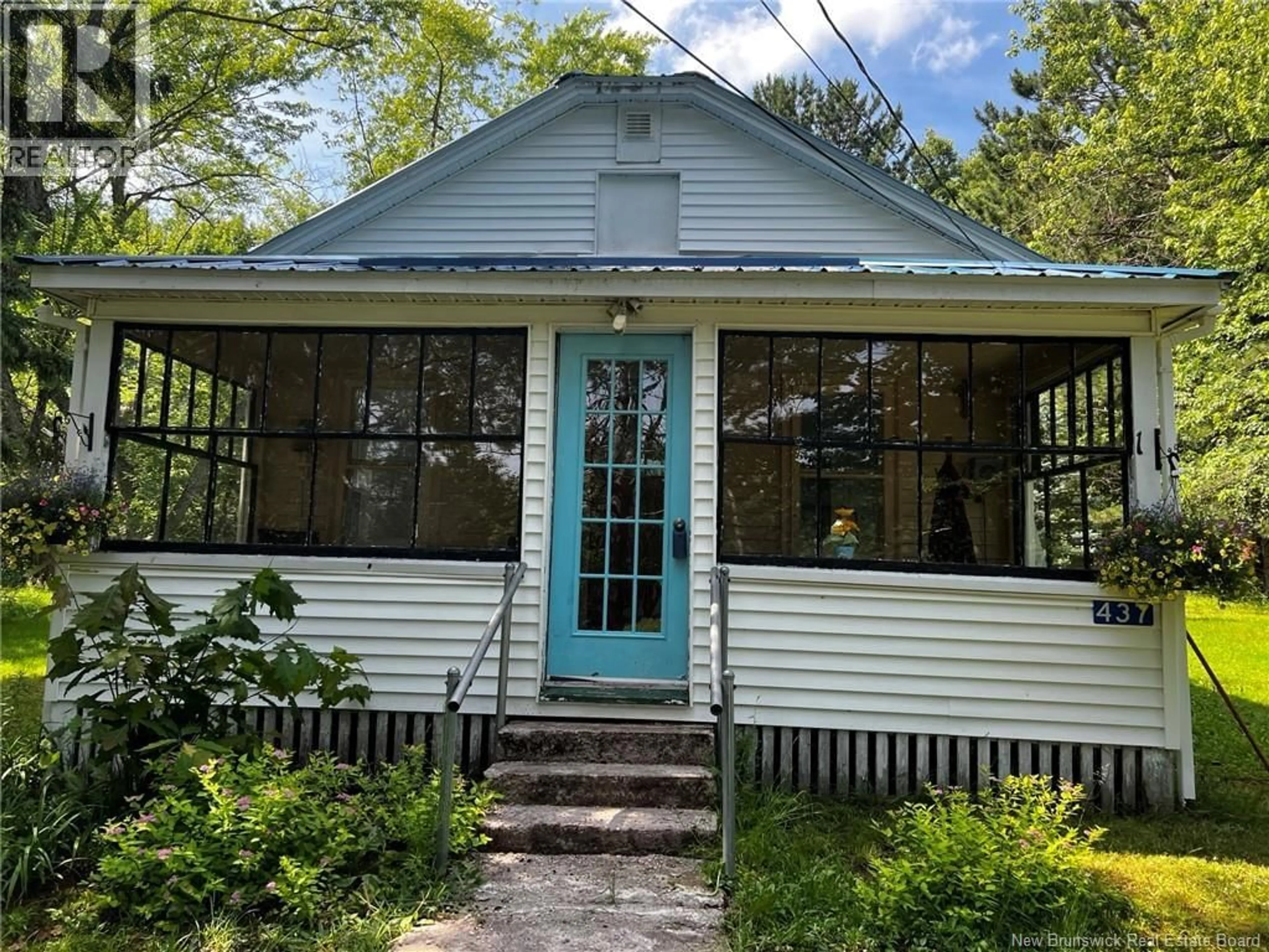 Home with vinyl exterior material, street for 437 NORTHFIELD AVENUE, Minto New Brunswick E4B3Z2