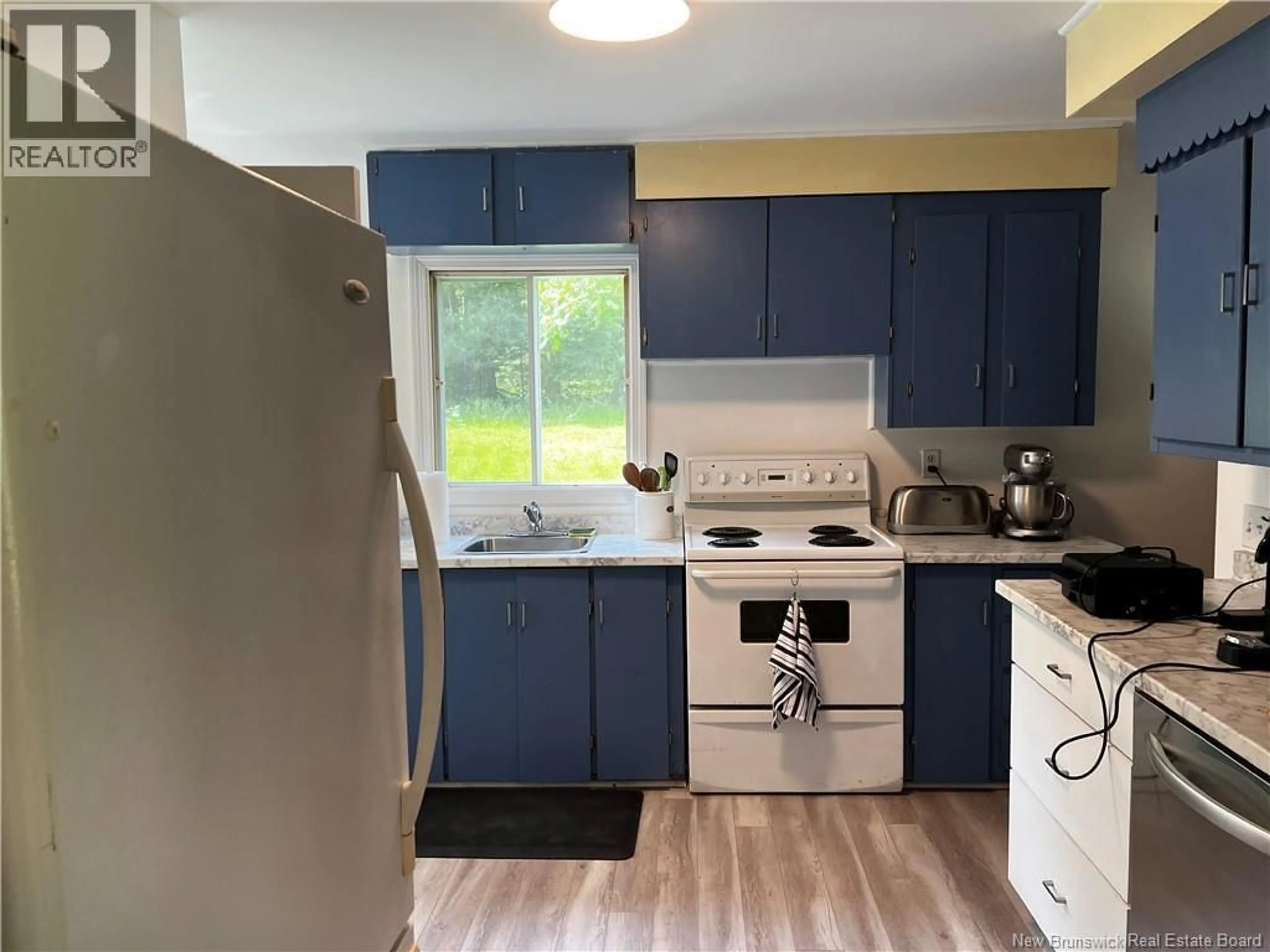 Standard kitchen, unknown for 437 NORTHFIELD AVENUE, Minto New Brunswick E4B3Z2