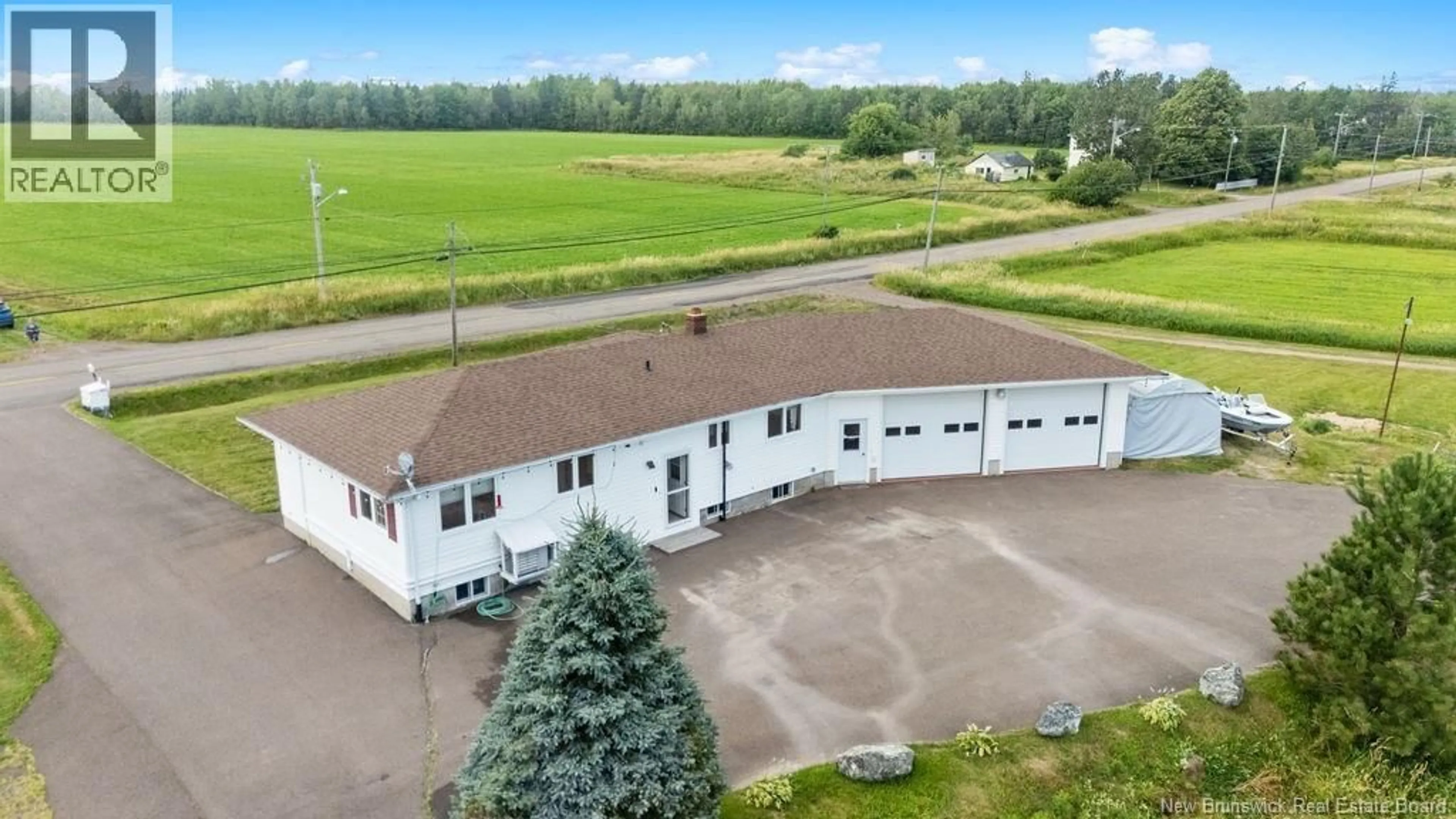 A pic from outside/outdoor area/front of a property/back of a property/a pic from drone, building for 3546 ROUTE 132, Scoudouc New Brunswick E4P3M6