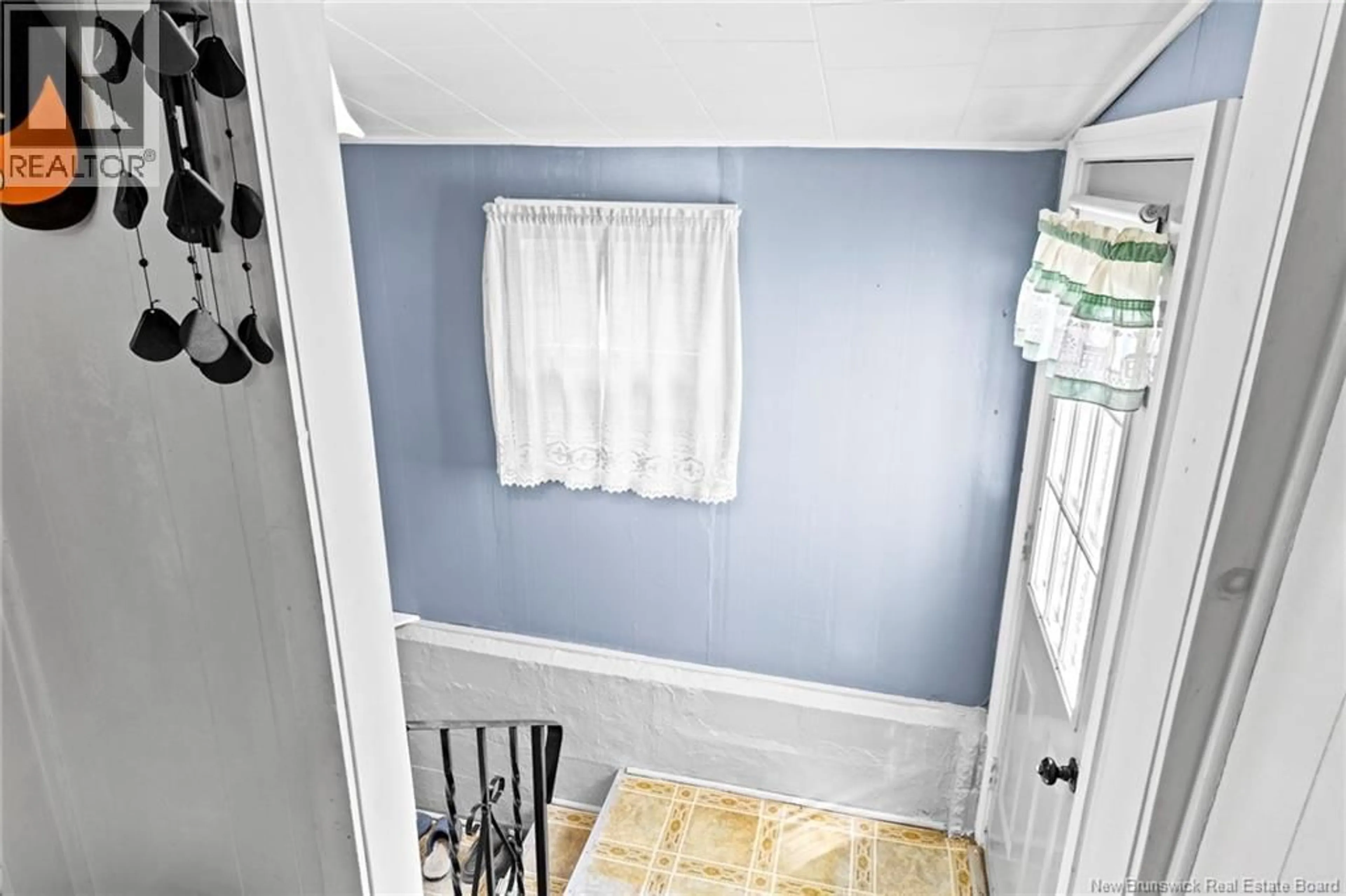 Indoor entryway for 880 PLEASANT DRIVE, Minto New Brunswick E4B2V5