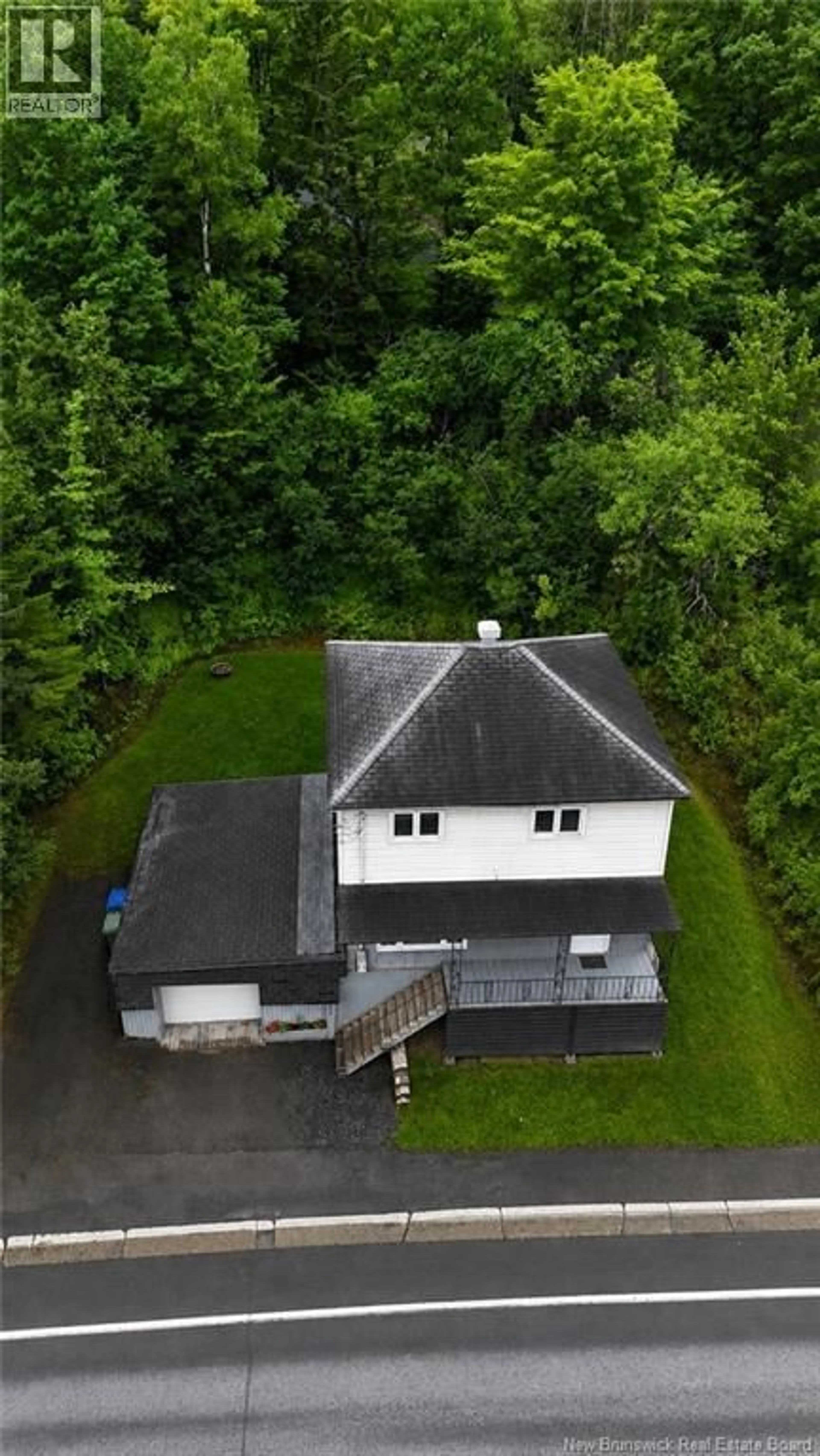 A pic from outside/outdoor area/front of a property/back of a property/a pic from drone, building for 498 CHEMIN CANADA CHEMIN, Edmundston New Brunswick E3V1W4