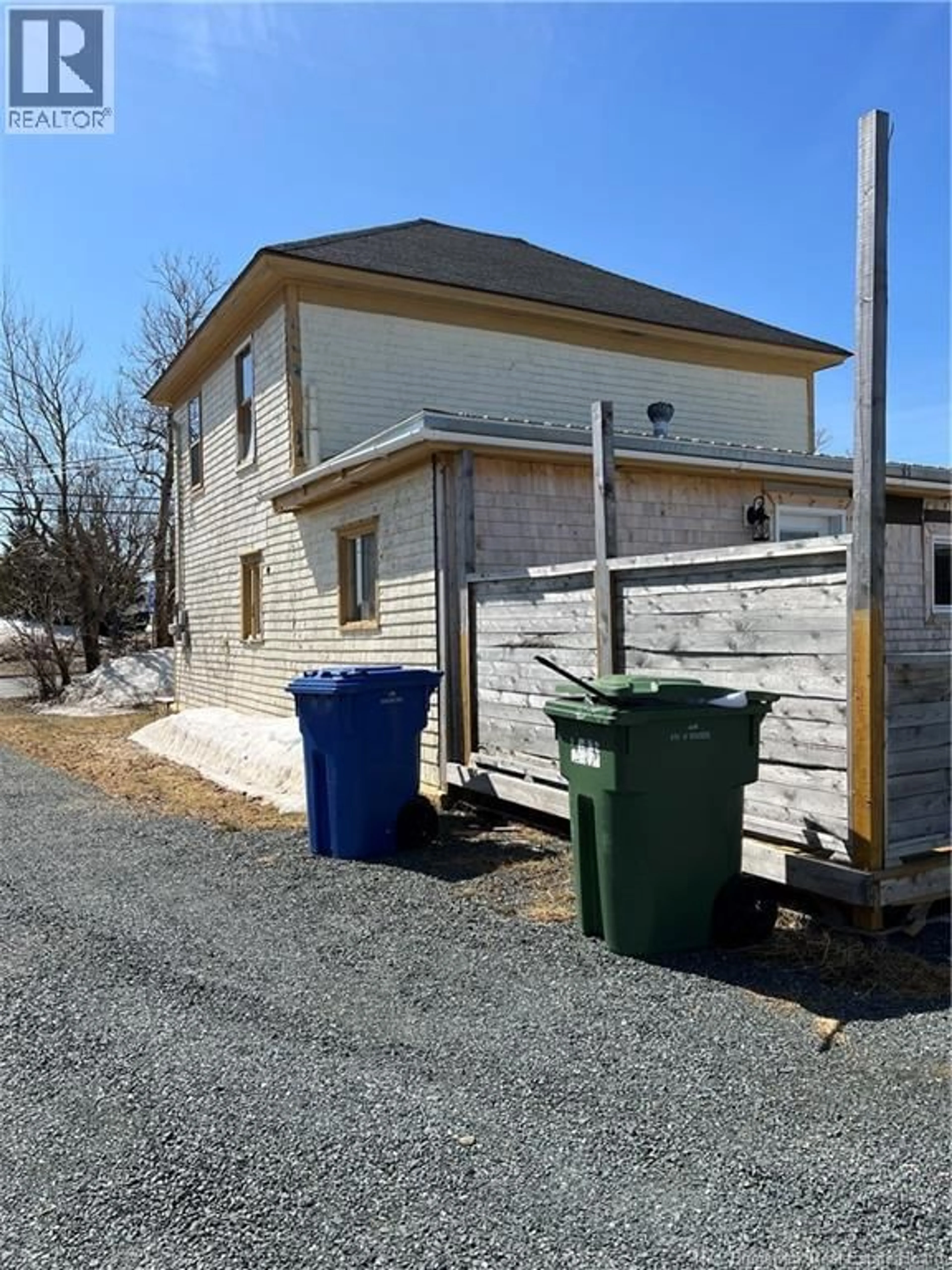 A pic from outside/outdoor area/front of a property/back of a property/a pic from drone, building for 385 ST-PIERRE E, Caraquet New Brunswick E1W1B4