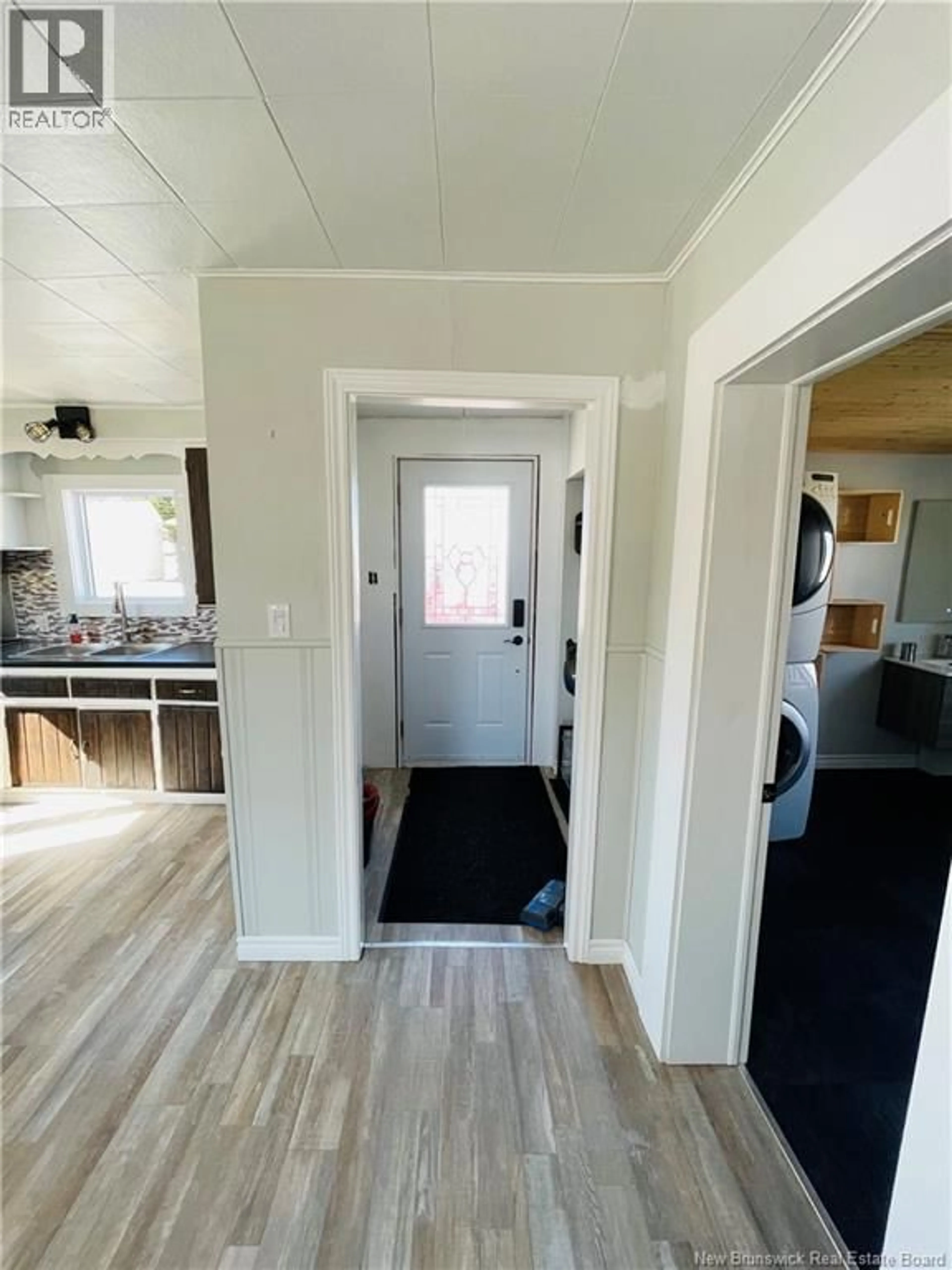 Indoor entryway for 385 ST-PIERRE E, Caraquet New Brunswick E1W1B4