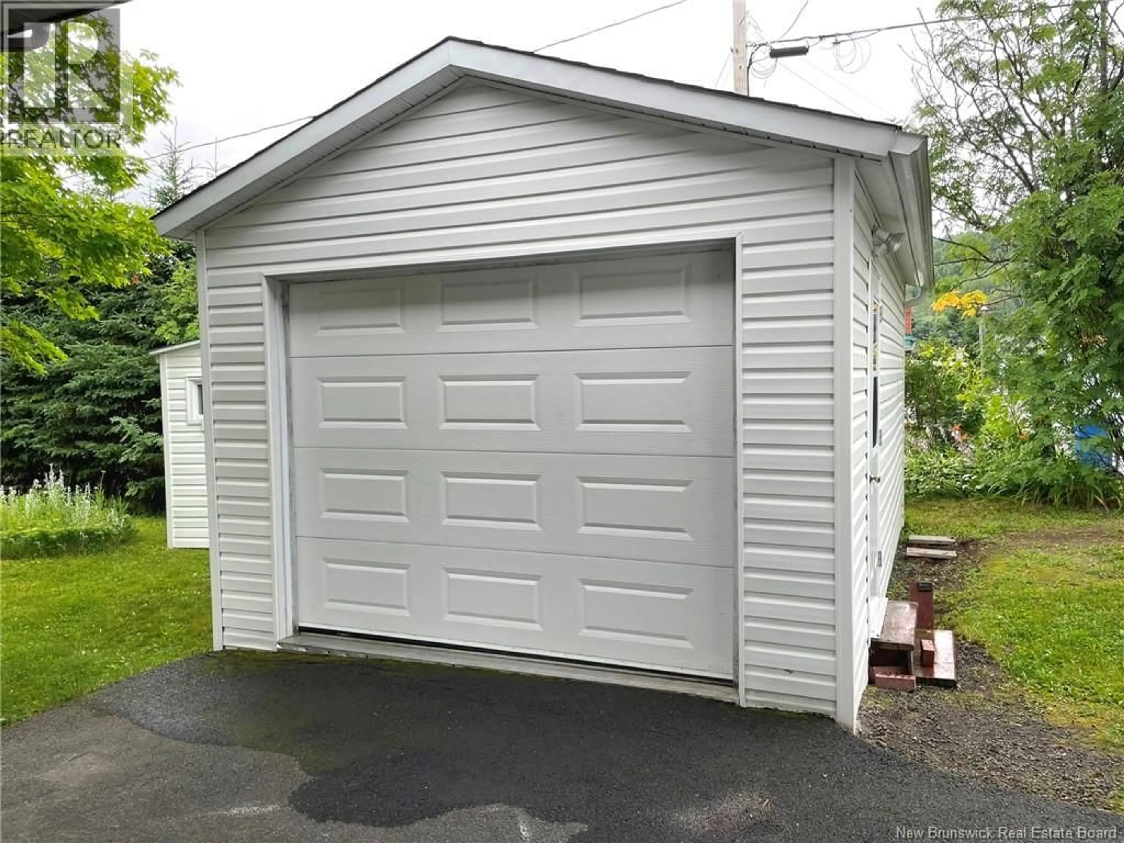 Indoor garage for 4 EMILE-SIMARD AVENUE, Edmundston New Brunswick E3V3P9