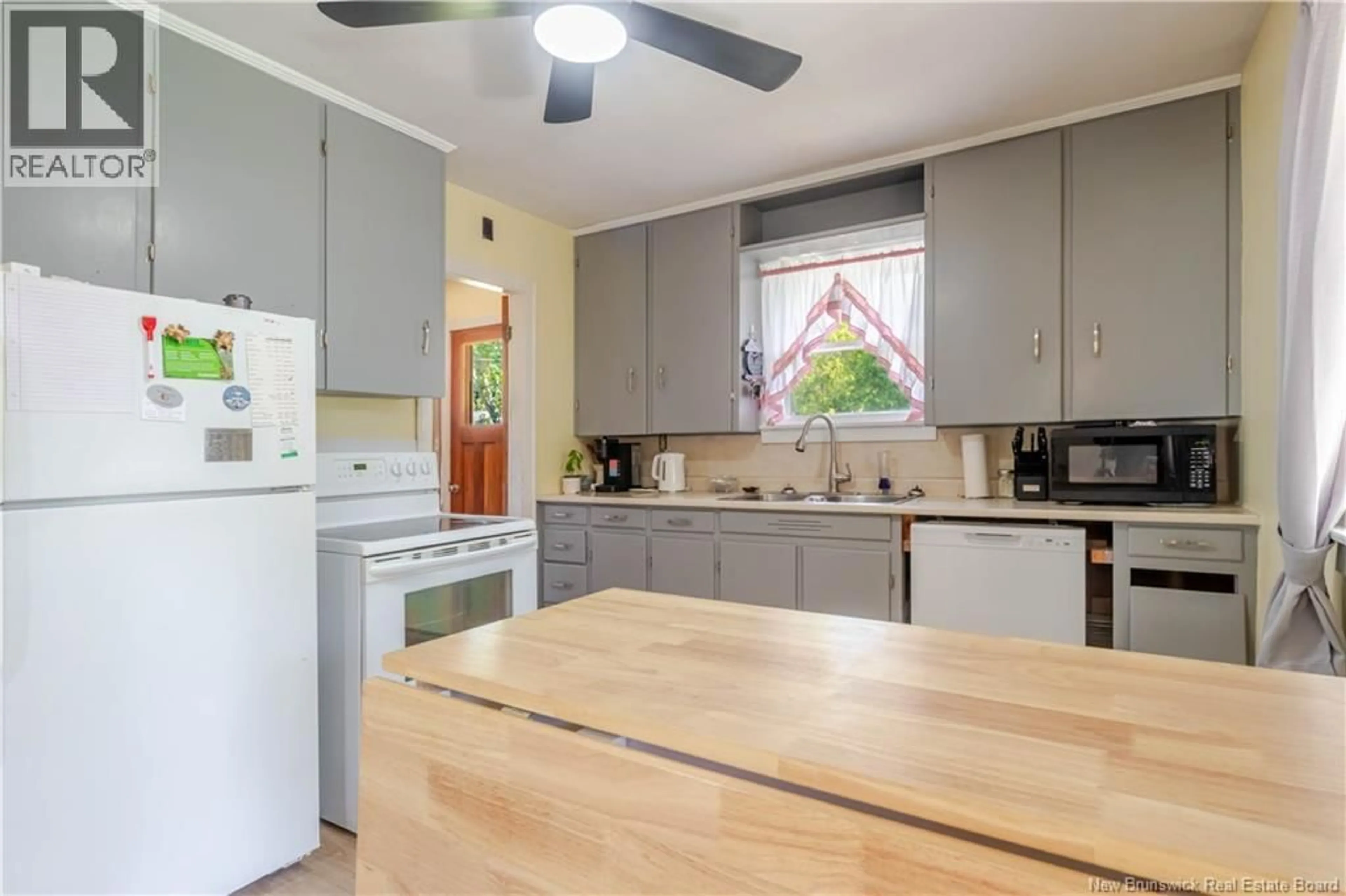Standard kitchen, unknown for 114 WILKINS AVENUE, Fredericton New Brunswick E3A1E9