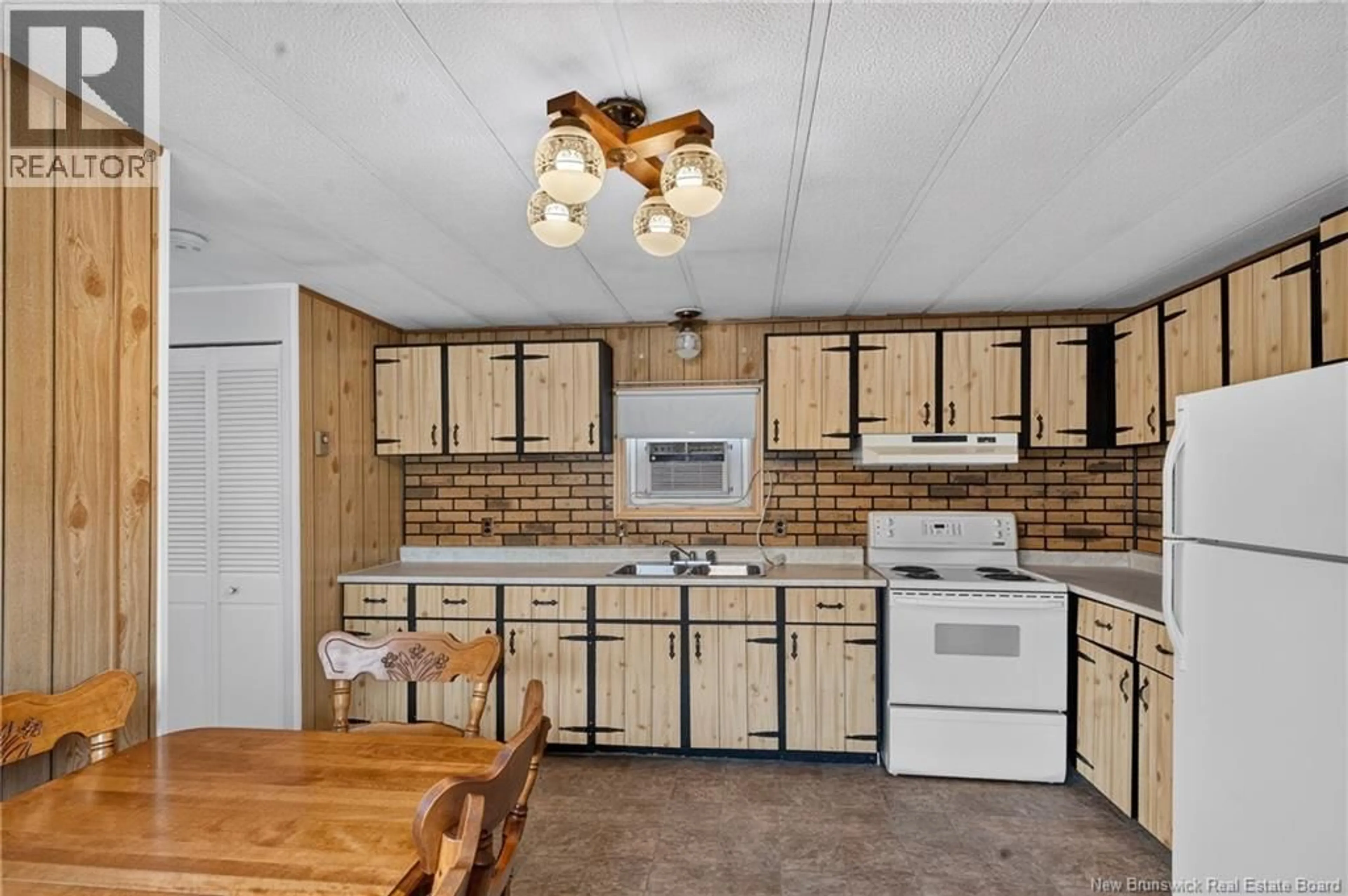 Standard kitchen, ceramic/tile floor for 26 MOUNTAIN VIEW PLACE, Campbellton New Brunswick E3N3L1