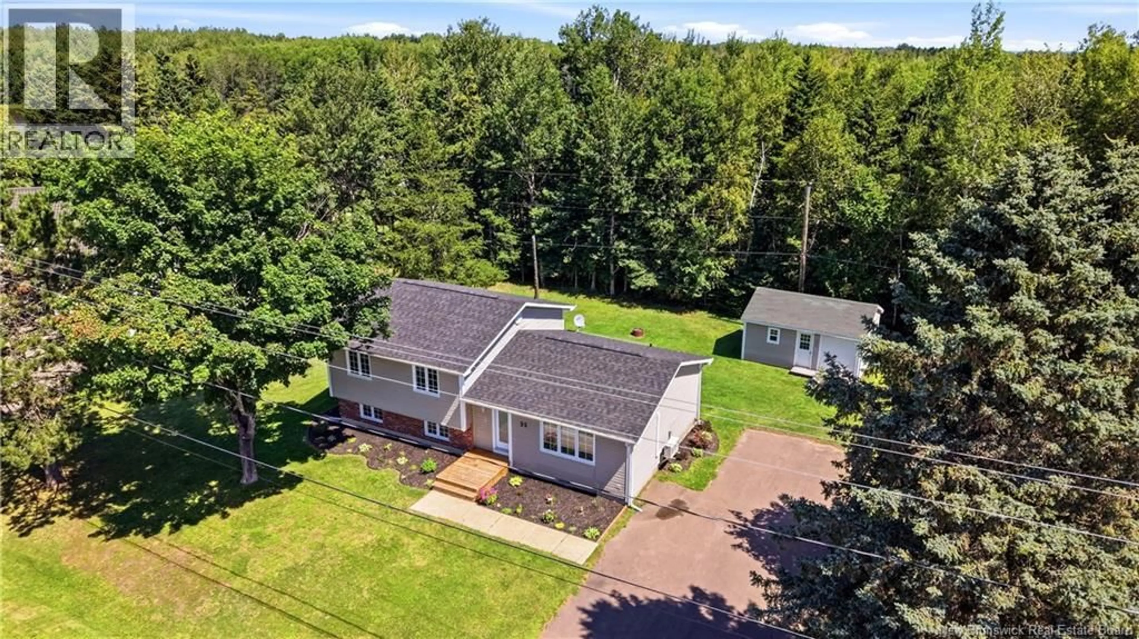 A pic from outside/outdoor area/front of a property/back of a property/a pic from drone, building for 35 RUE DES ROCHES, Bouctouche New Brunswick E4S3B4