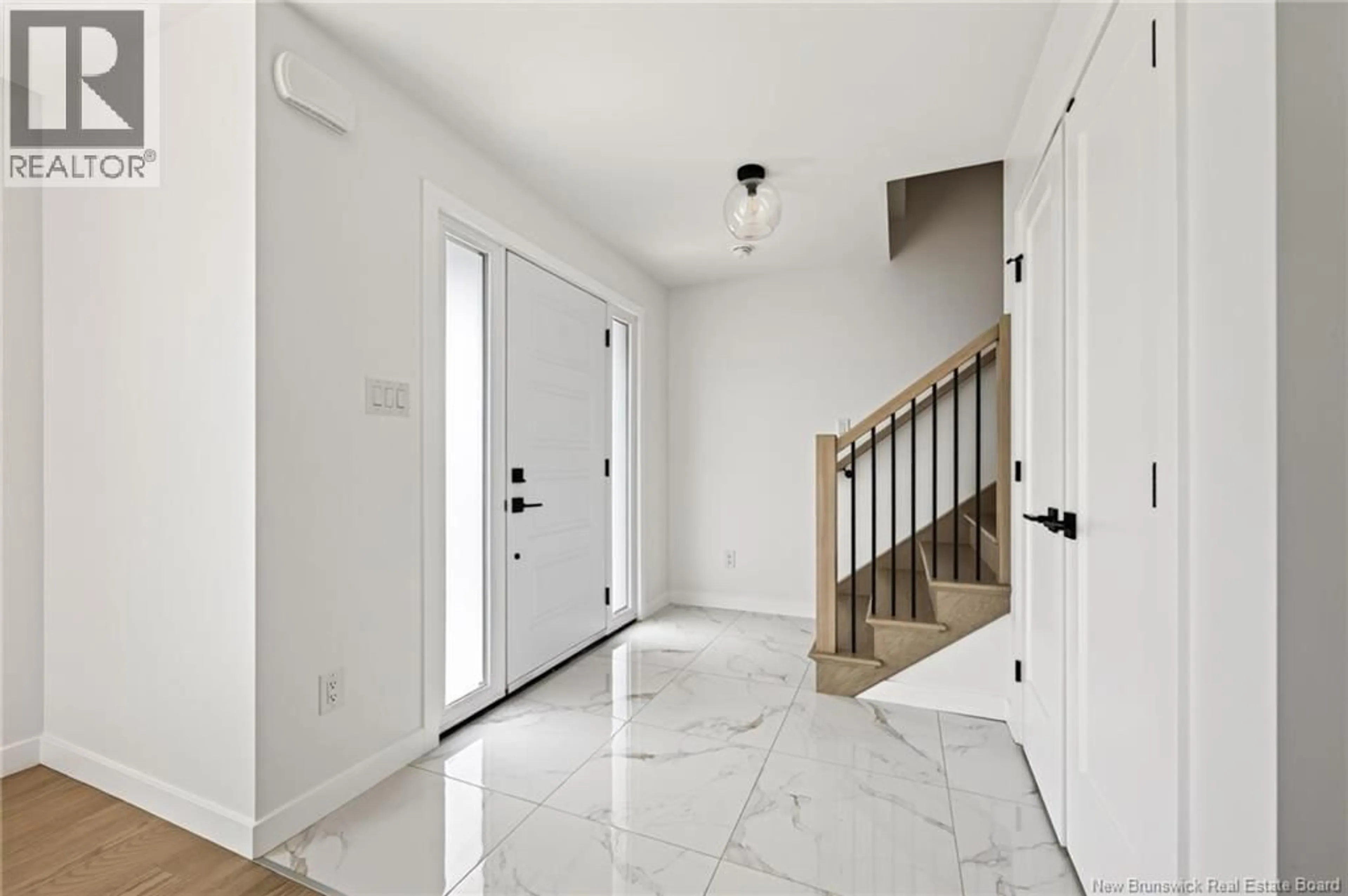 Indoor entryway for 35 JOVIALE DRIVE, Irishtown New Brunswick E1H0G7