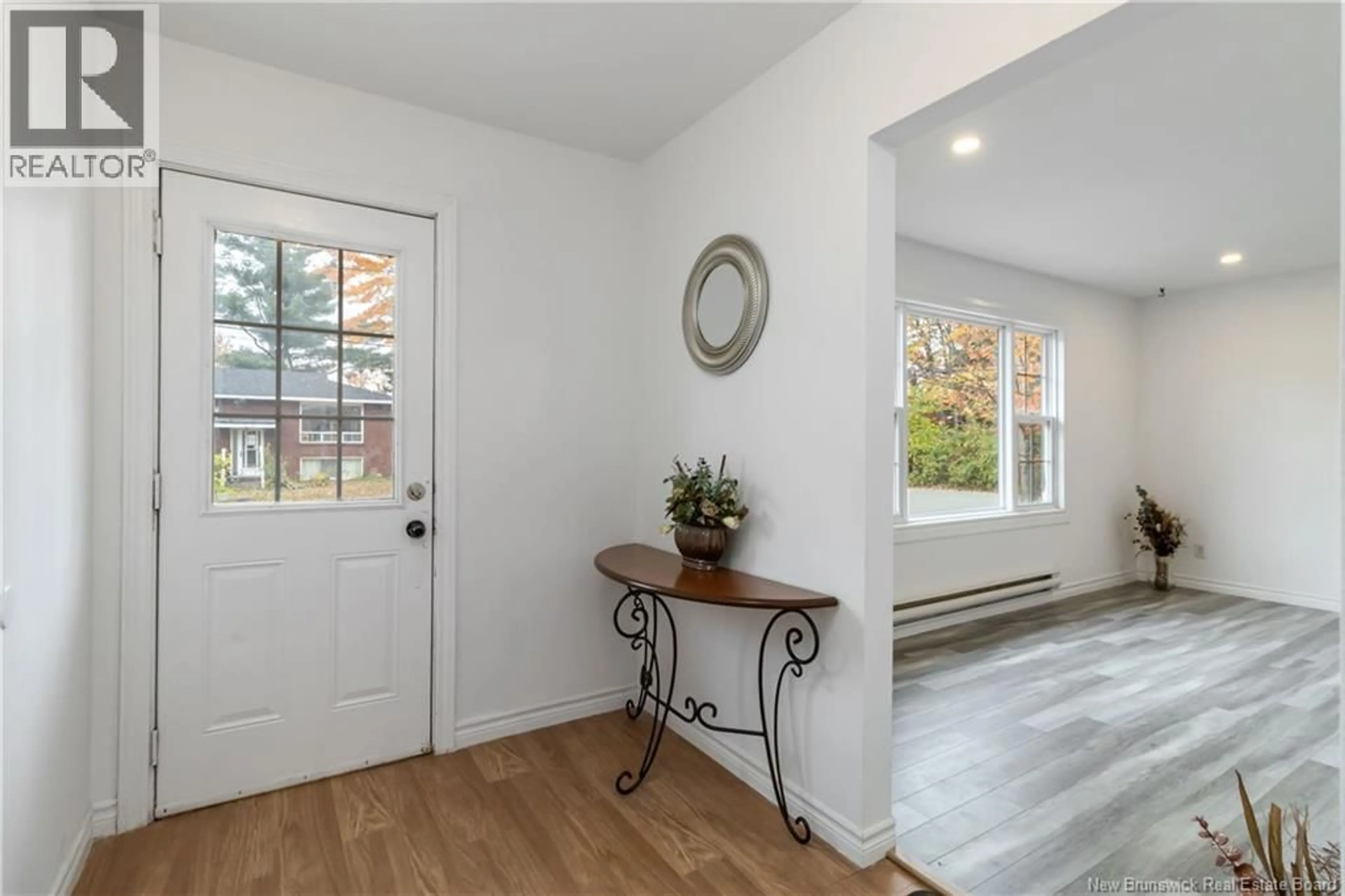 Indoor entryway for 89 DOUGLAS AVENUE, Moncton New Brunswick E1E2G1