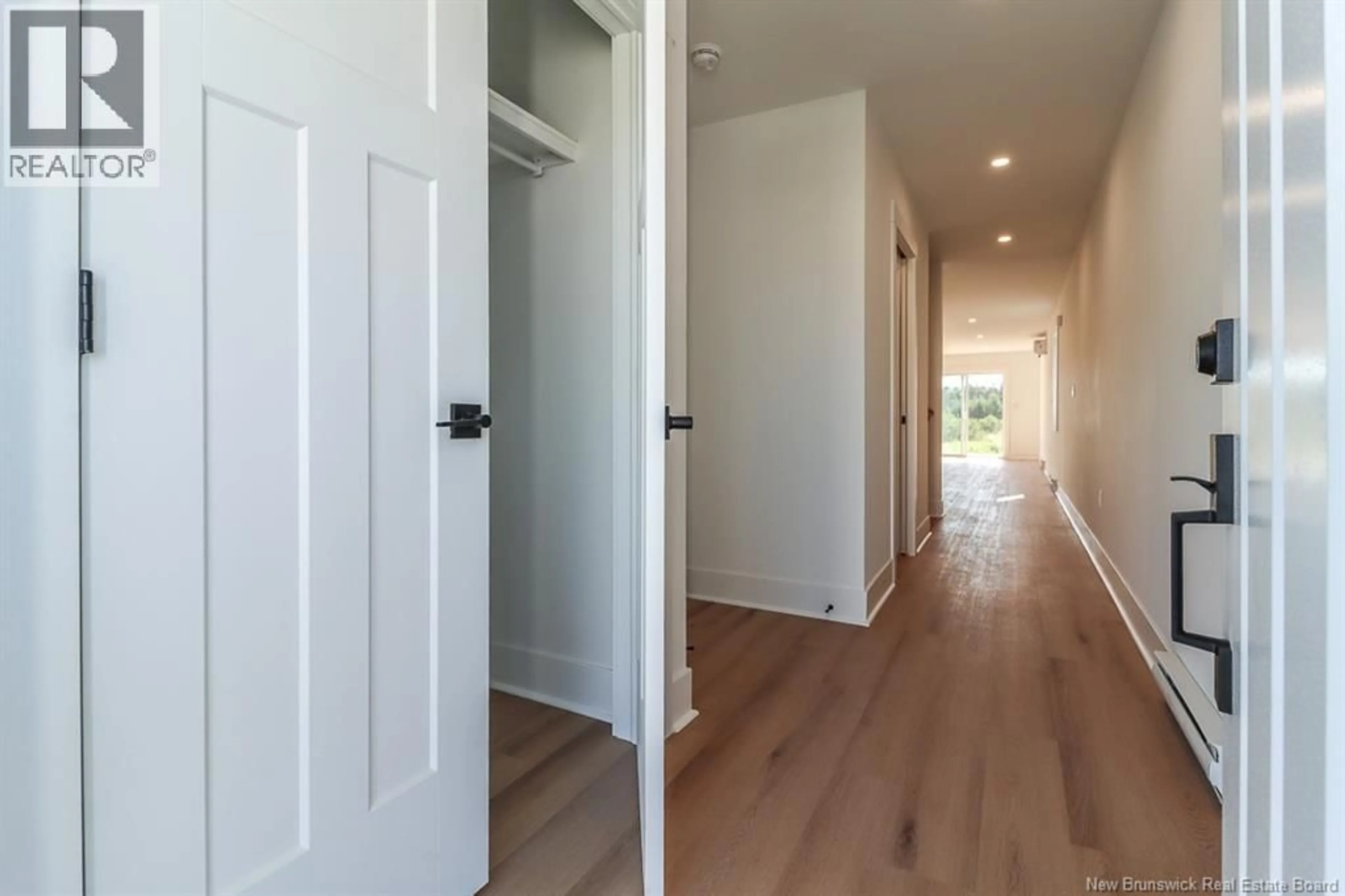 Indoor entryway for 43 DOWNSVIEW DRIVE, Saint John New Brunswick E2M7X4