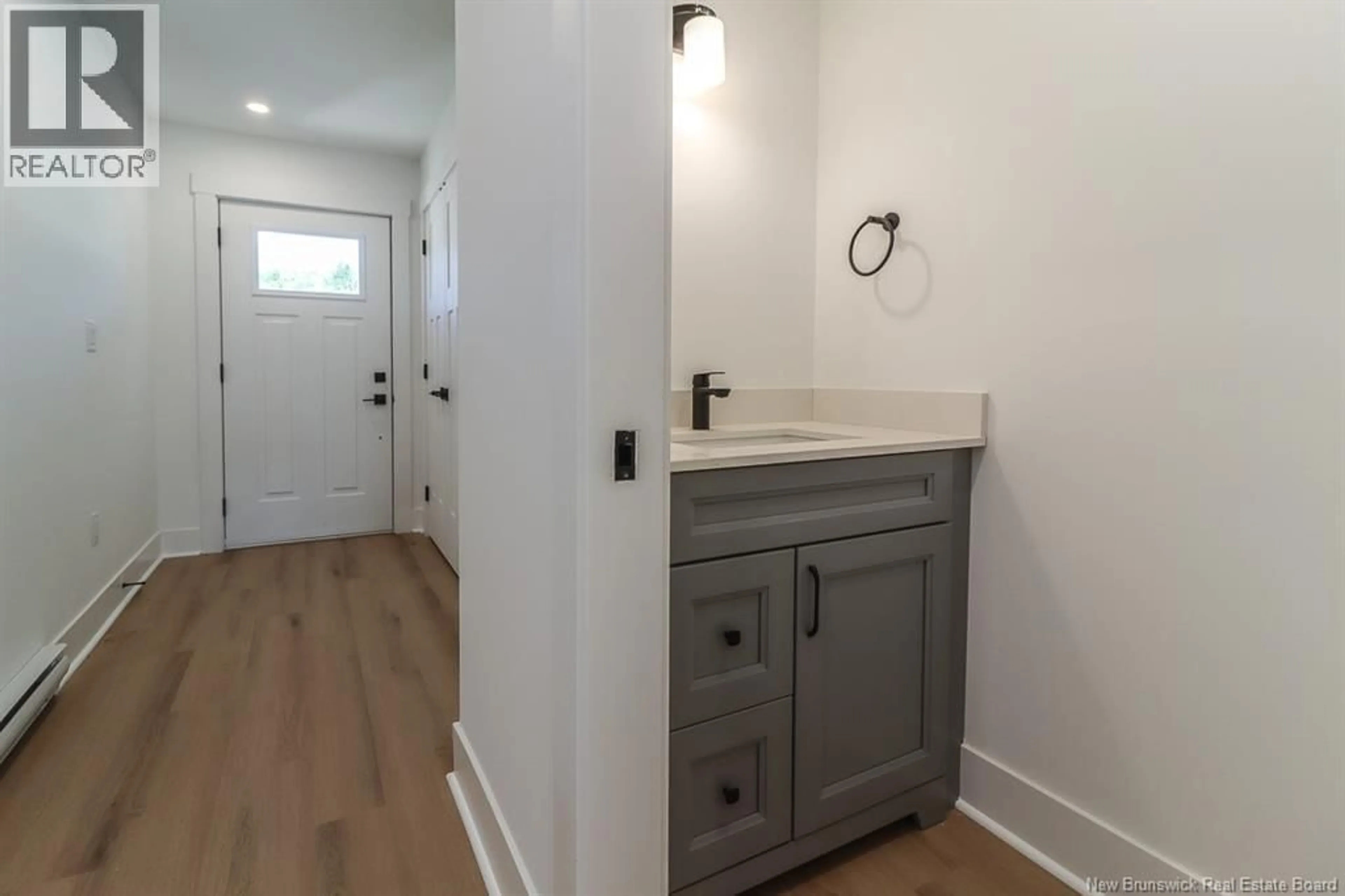 Indoor entryway for 43 DOWNSVIEW DRIVE, Saint John New Brunswick E2M7X4