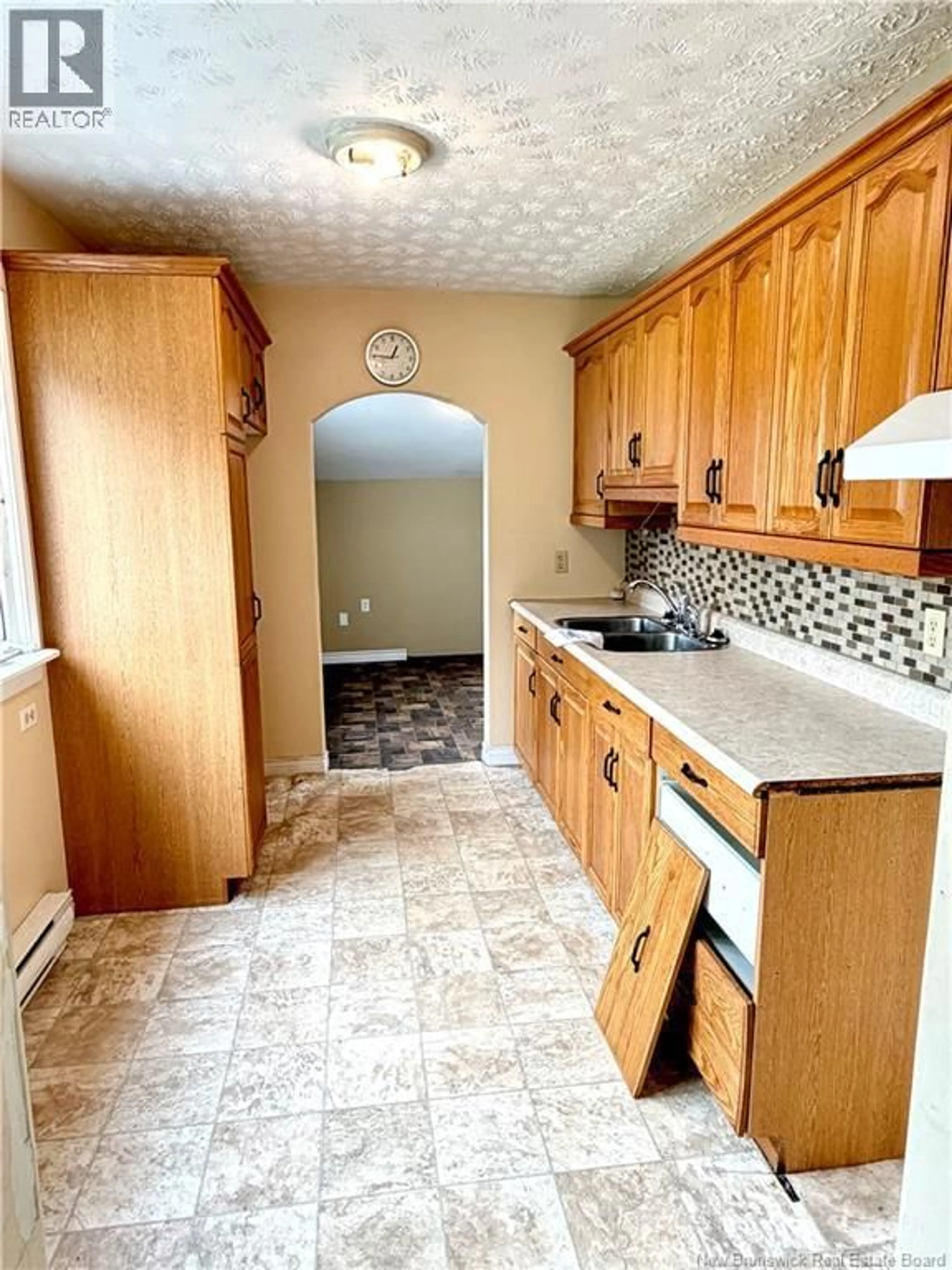 Standard kitchen, ceramic/tile floor for 105 BEAVERBROOK AVENUE, Saint John New Brunswick E2K2W8