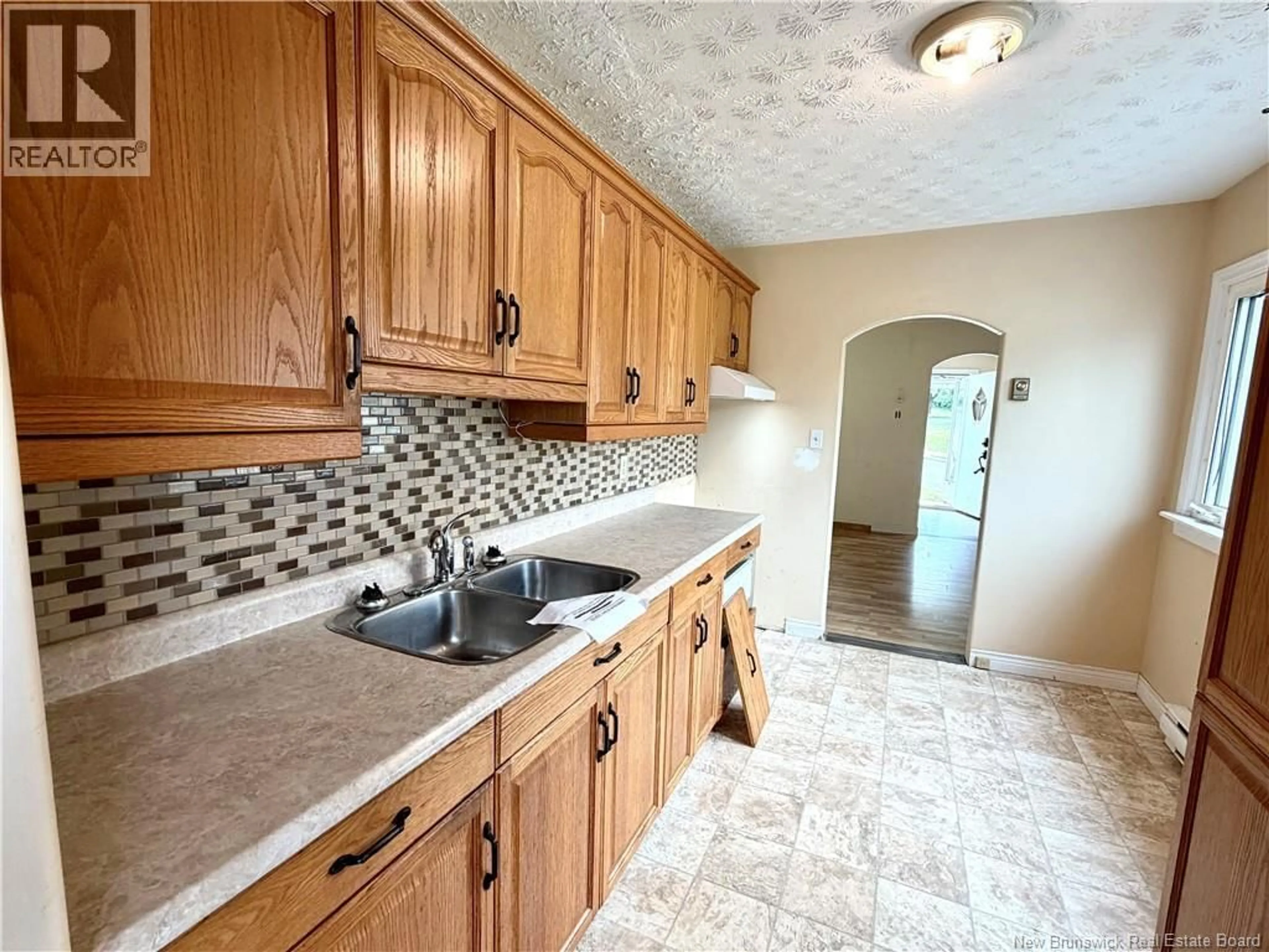 Standard kitchen, ceramic/tile floor for 105 BEAVERBROOK AVENUE, Saint John New Brunswick E2K2W8