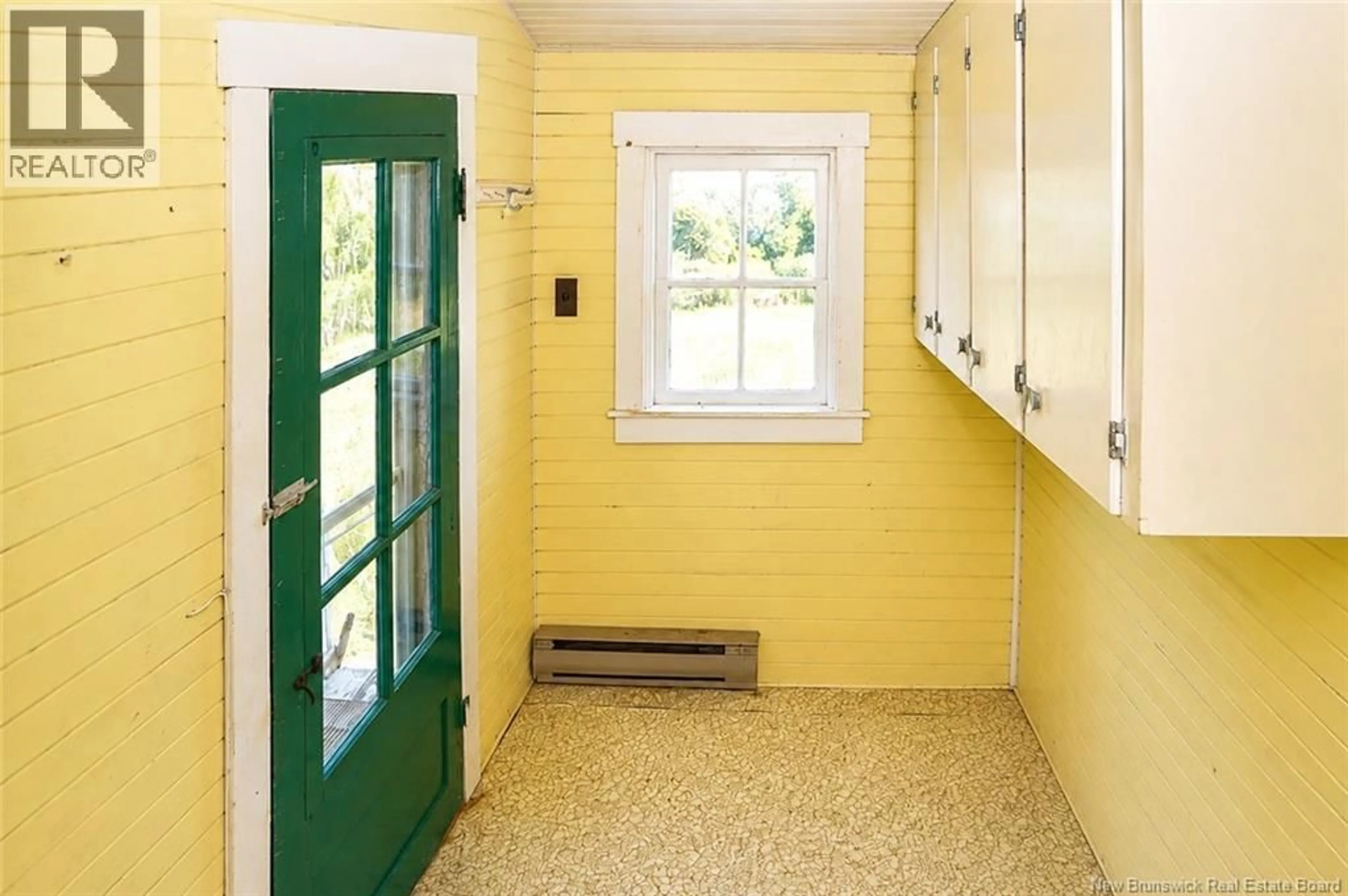 Indoor entryway for 1137 ROUTE 776, Grand Manan New Brunswick E5G4E9