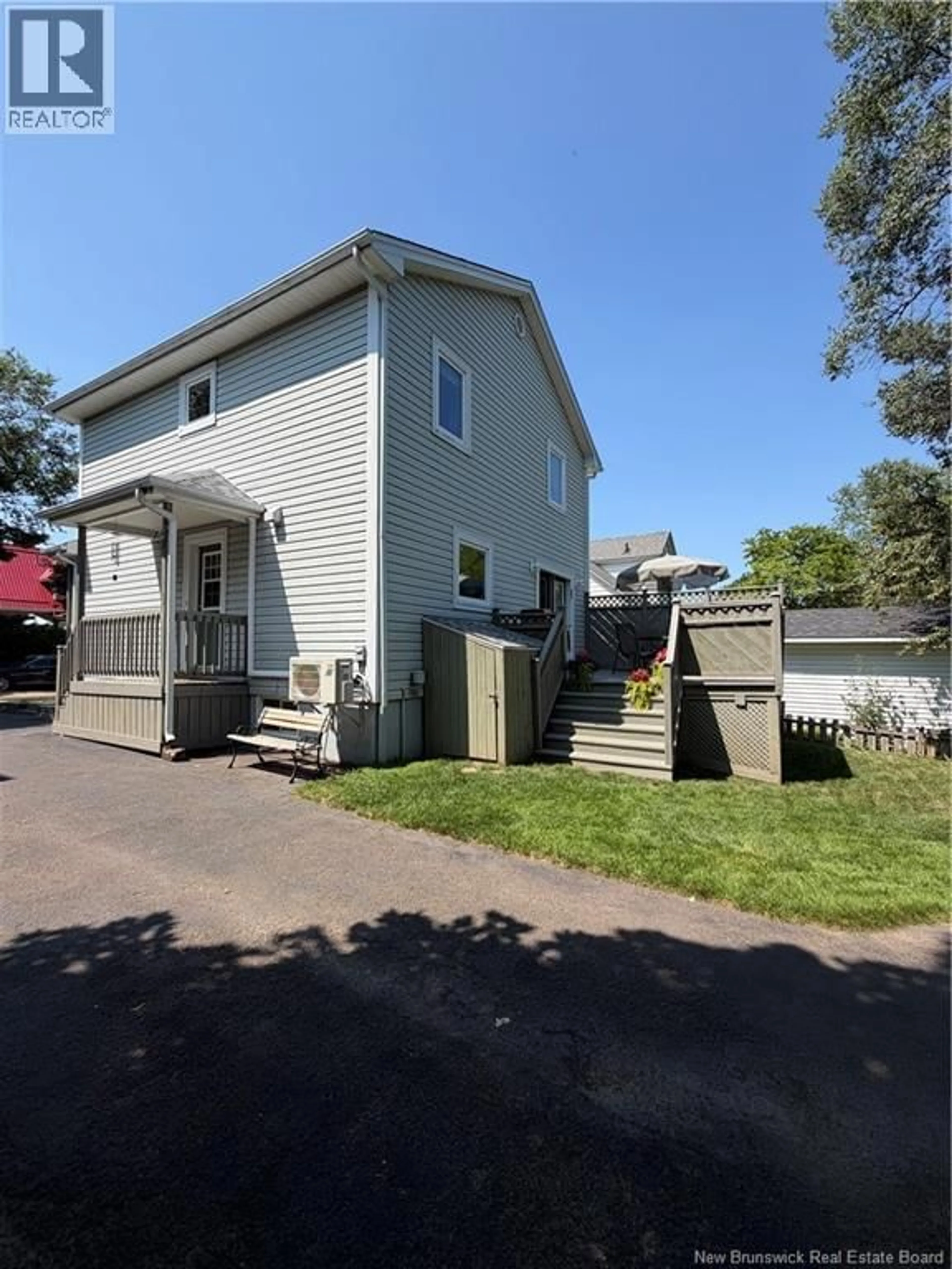 A pic from outside/outdoor area/front of a property/back of a property/a pic from drone, street for 89 WINTER AVENUE, Moncton New Brunswick E1C5X3